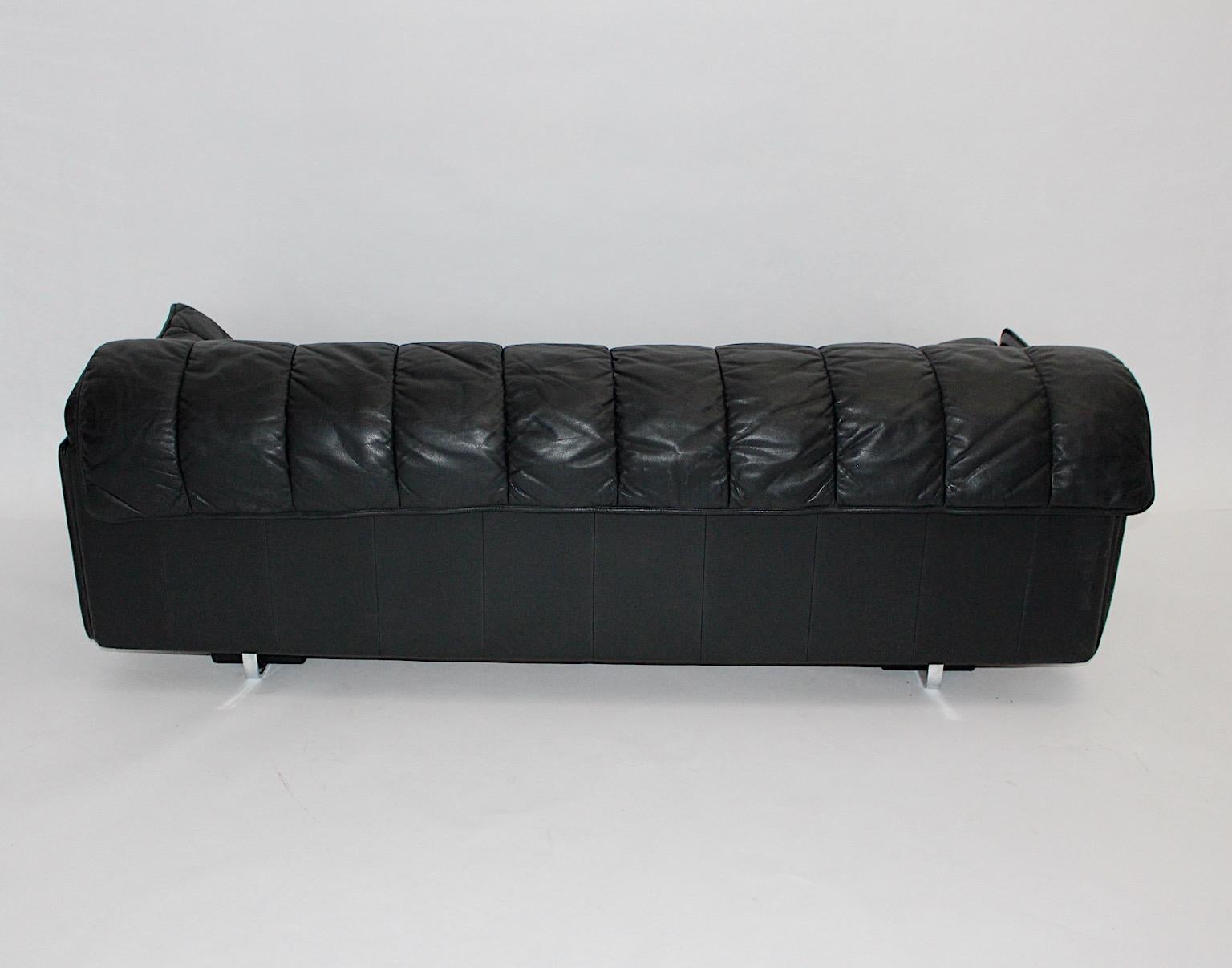 DeSede Black Leather Vintage Freestanding DS 69 Sofa Daybed 1970s Switzerland For Sale 1