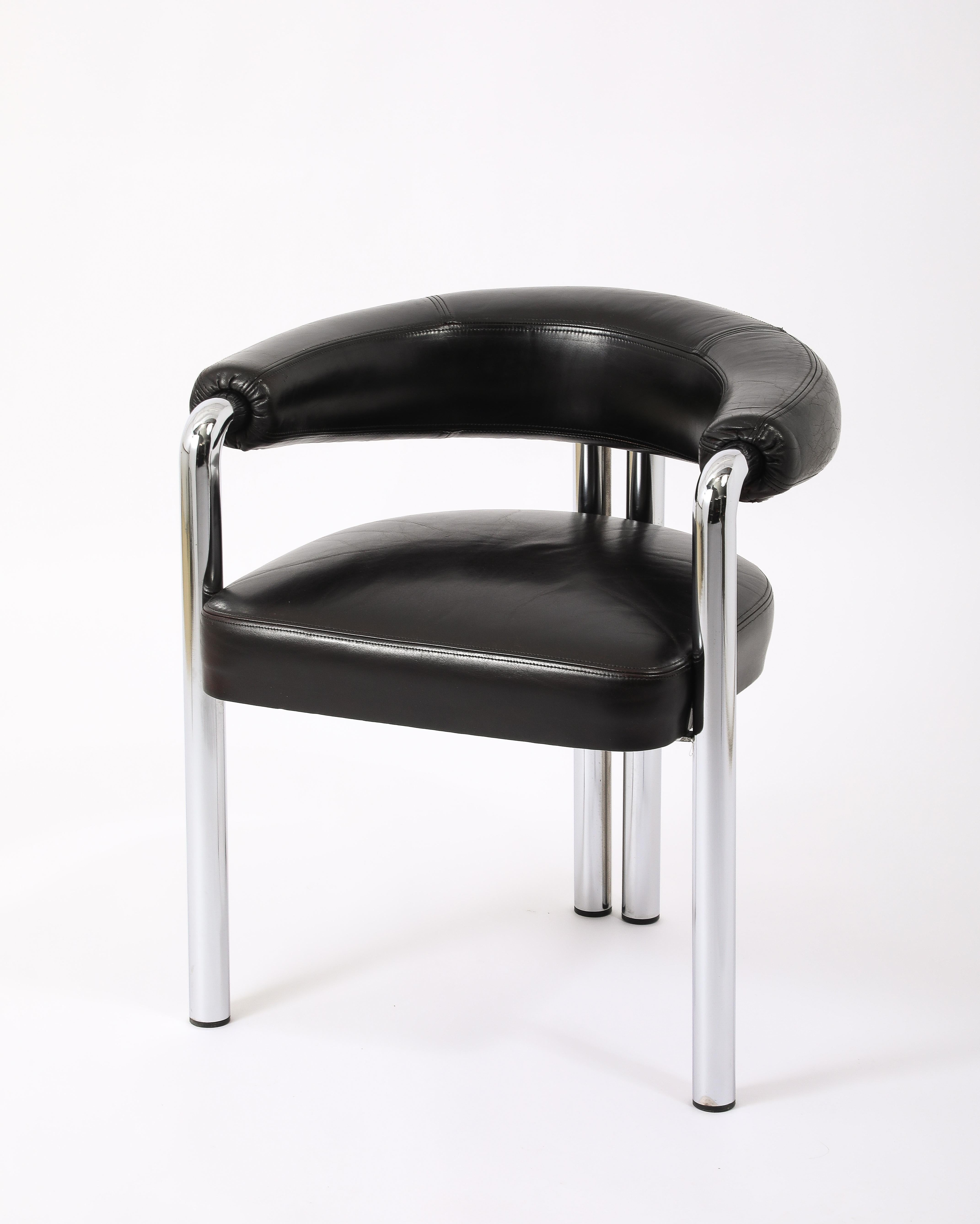 Stunning set of with DeSede dining chairs in chrome and black leather.


22x24x28
Seat height 18, Seat 19x21