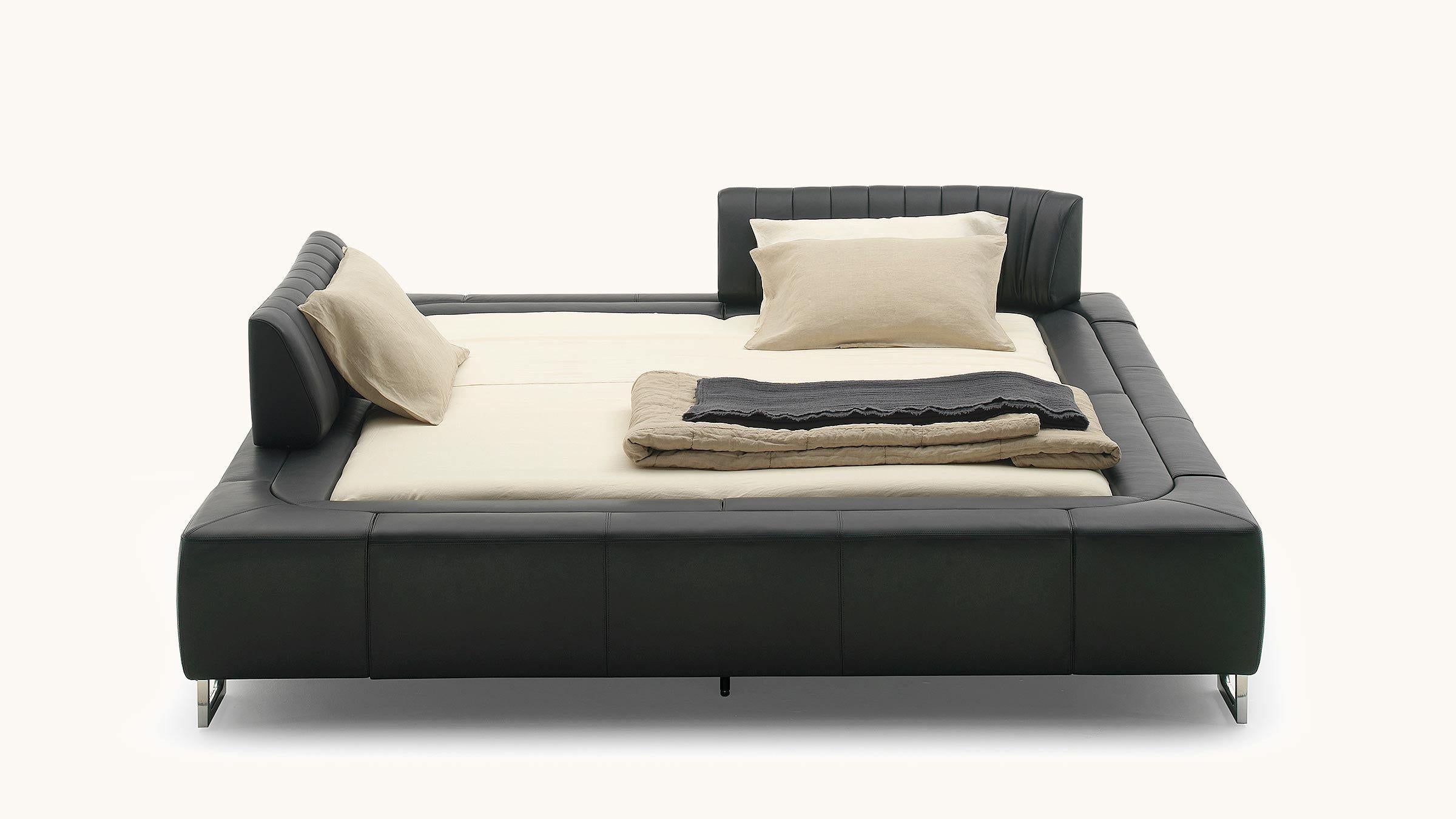 Modern Desede DS-1165 King Size Bed in Leather by Hugo De Ruiter For Sale
