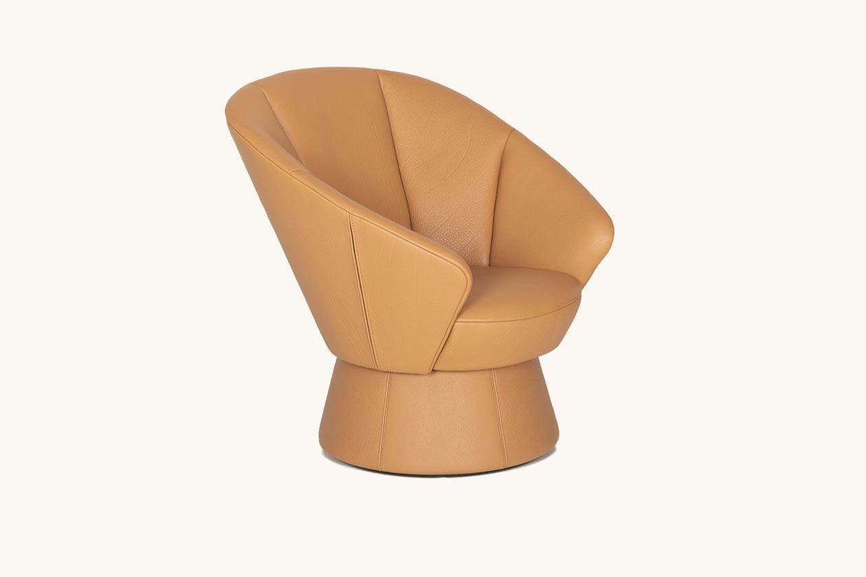 Relax in style - in the salon-ready item of furniture. With its extravagant appearance, the DS-163 round armchair proves itself an extremely salon ready item of furniture - be it for cocktails in an elegant hotel bar or reading in the comfortable