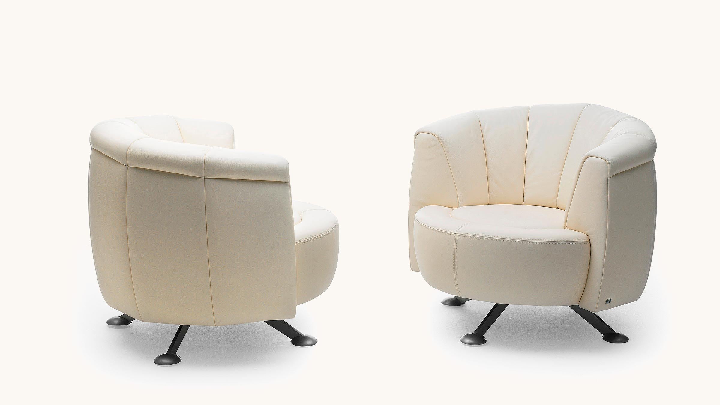 Revolutionary back-push mechanism DS-164 can be transformed from an open sofa into an elegant chaise longue in a single movement, while the backrest can be stylefull rotated infinitely by 360°. The modular seat island, presented in organic curves,