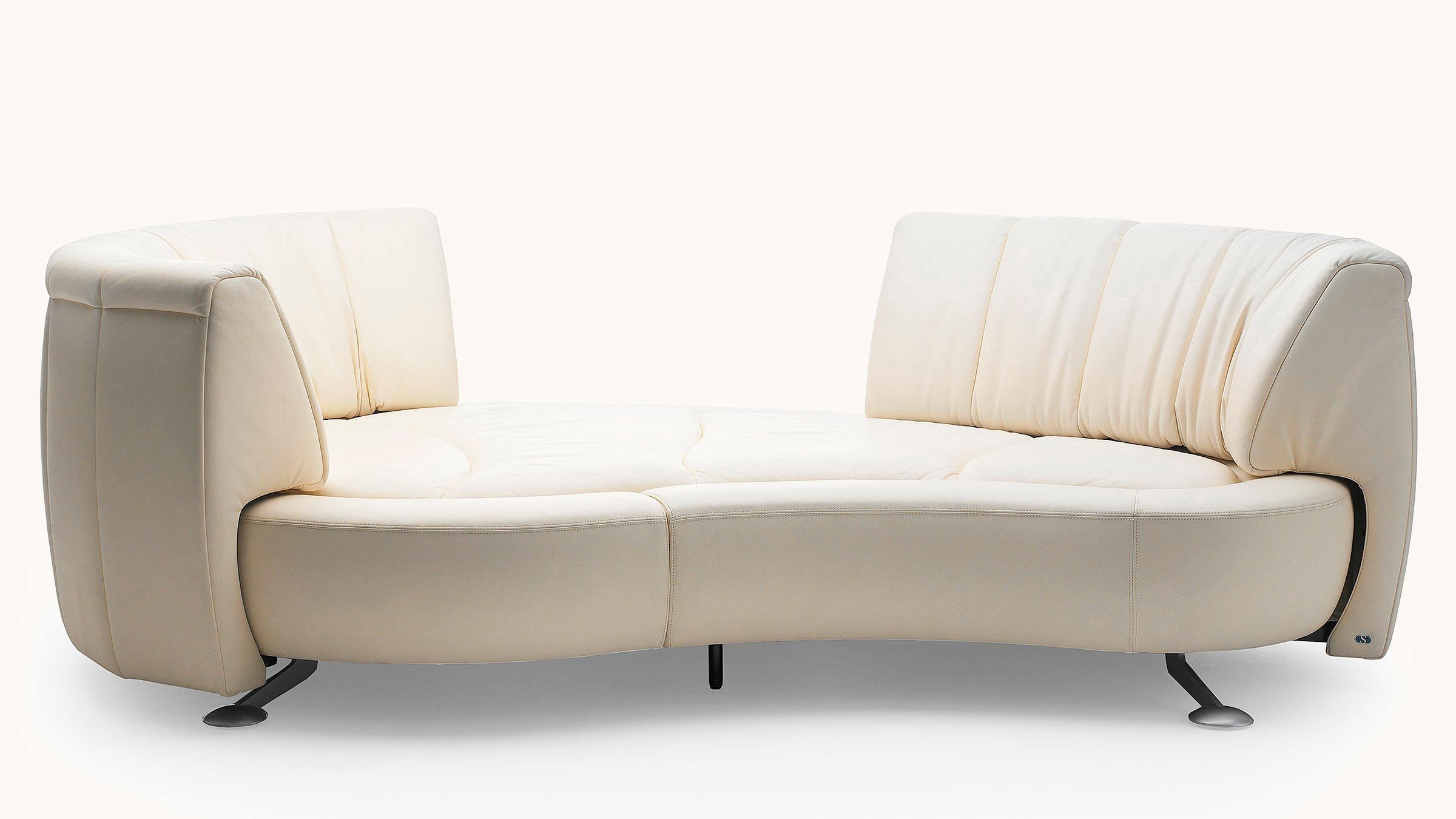 Revolutionary back-push mechanism DS-164 can be transformed from an open sofa into an elegant chaise longue in a single movement, while the backrest can be stylefull rotated infinitely by 360°. The modular seat island, presented in organic curves,