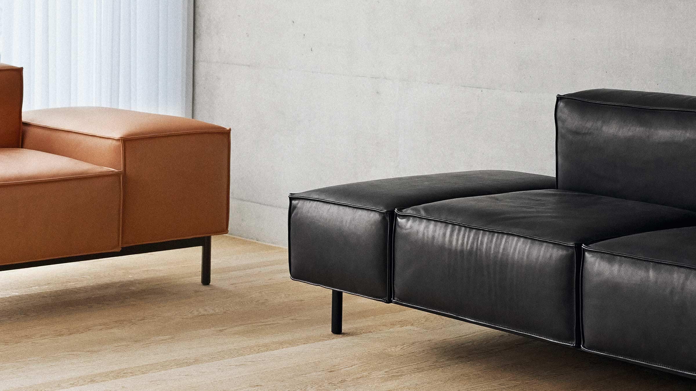 Opulent elements for modular use. The architectural structure of DS-21 is created by a metal frame that surrounds individual cushion volumes, seemingly carrying them effortlessly. The opulent elements counteract the clear lines of the frame. They