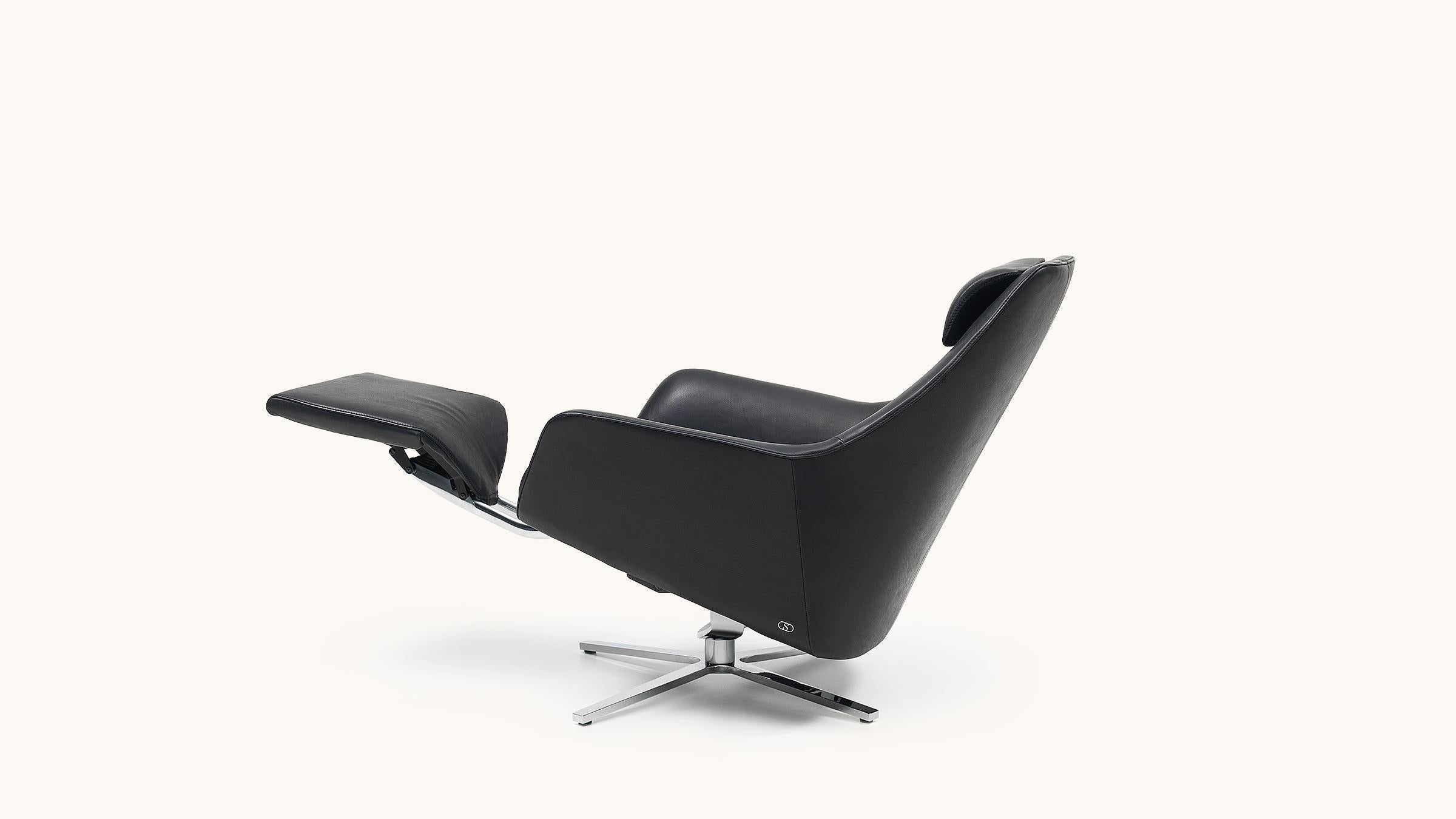 Maximum relax comfort. DS-277 is impressive for its formally exciting transition between the seat and back shell as a characteristic feature. A variety of leather qualities are available for the outer and inner shell. Infinitely height-adjustable