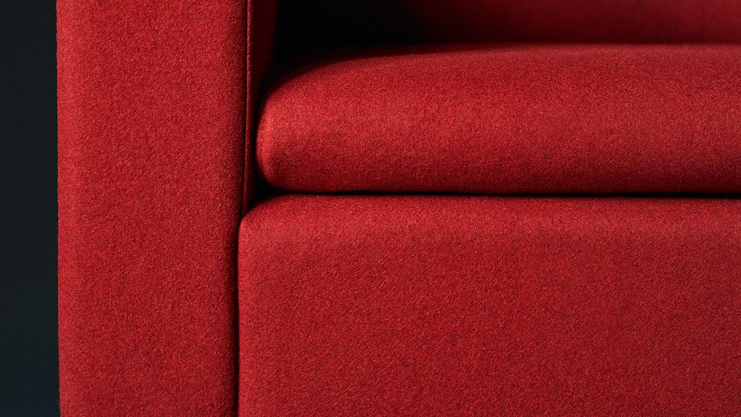 Moderne Canapé deux places DS-4 De Sede en tissu rouge d'Antonella Scarpitta en vente