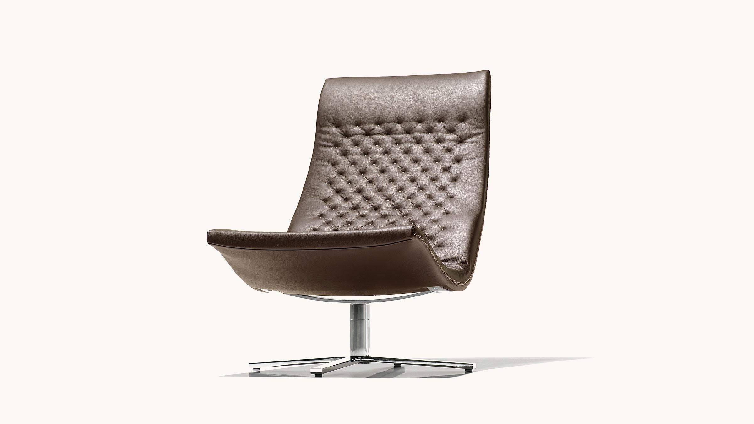 Le fauteuil pivotant DS-51 a contribué à établir la réputation mondiale de De Sede pour le travail manuel suisse et la production de la plus haute qualité. Disponible au choix avec ou sans accoudoirs, ce design Classic garantit un haut niveau de