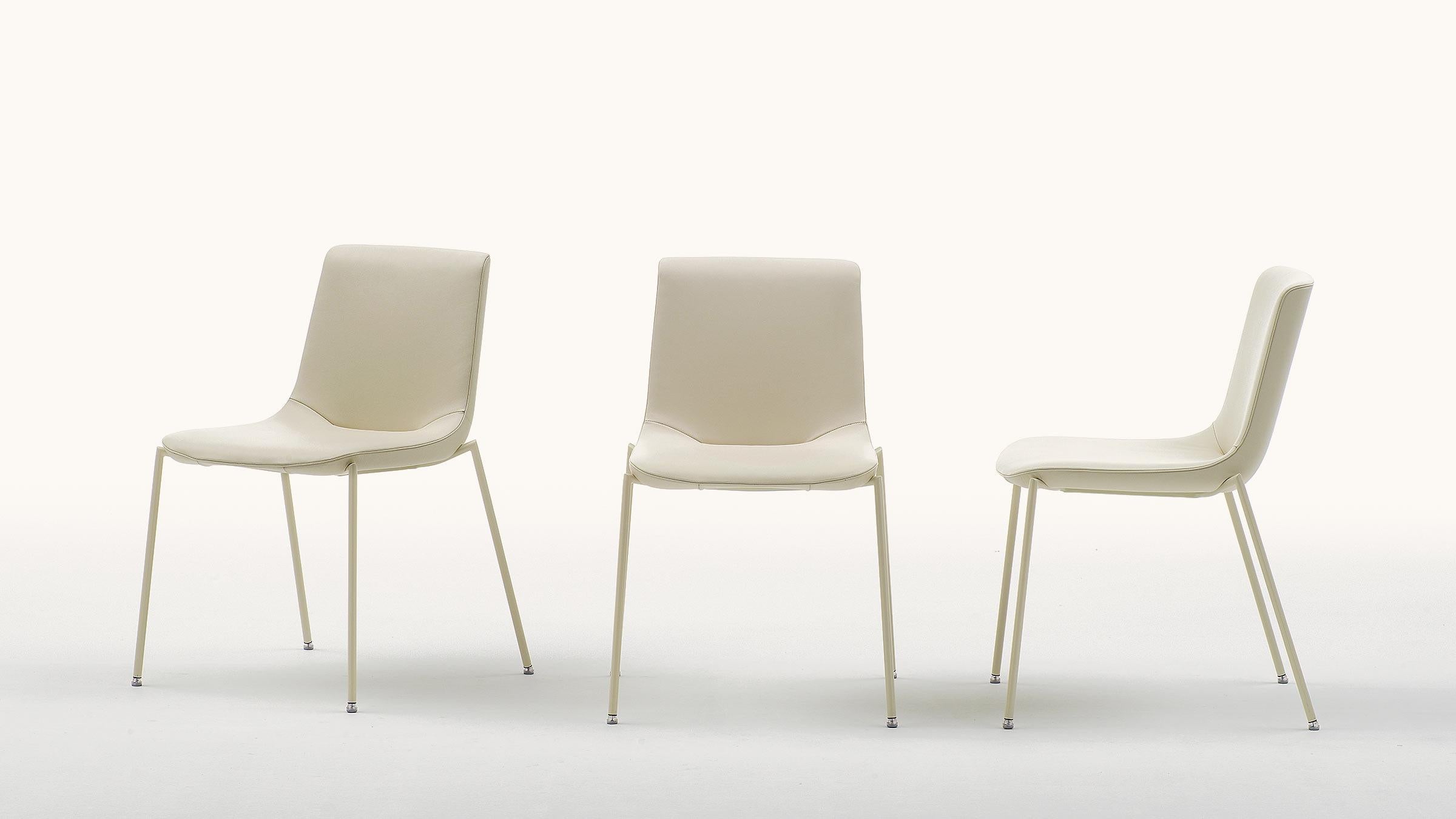The symbiosis of perfectly shaped, chrome-plated steel tubes and the highest art of upholstery technology creates a chair that leaves its peers behind in its quality. In the manner of Claudio Bellini, the chairs address the human desire we all know: