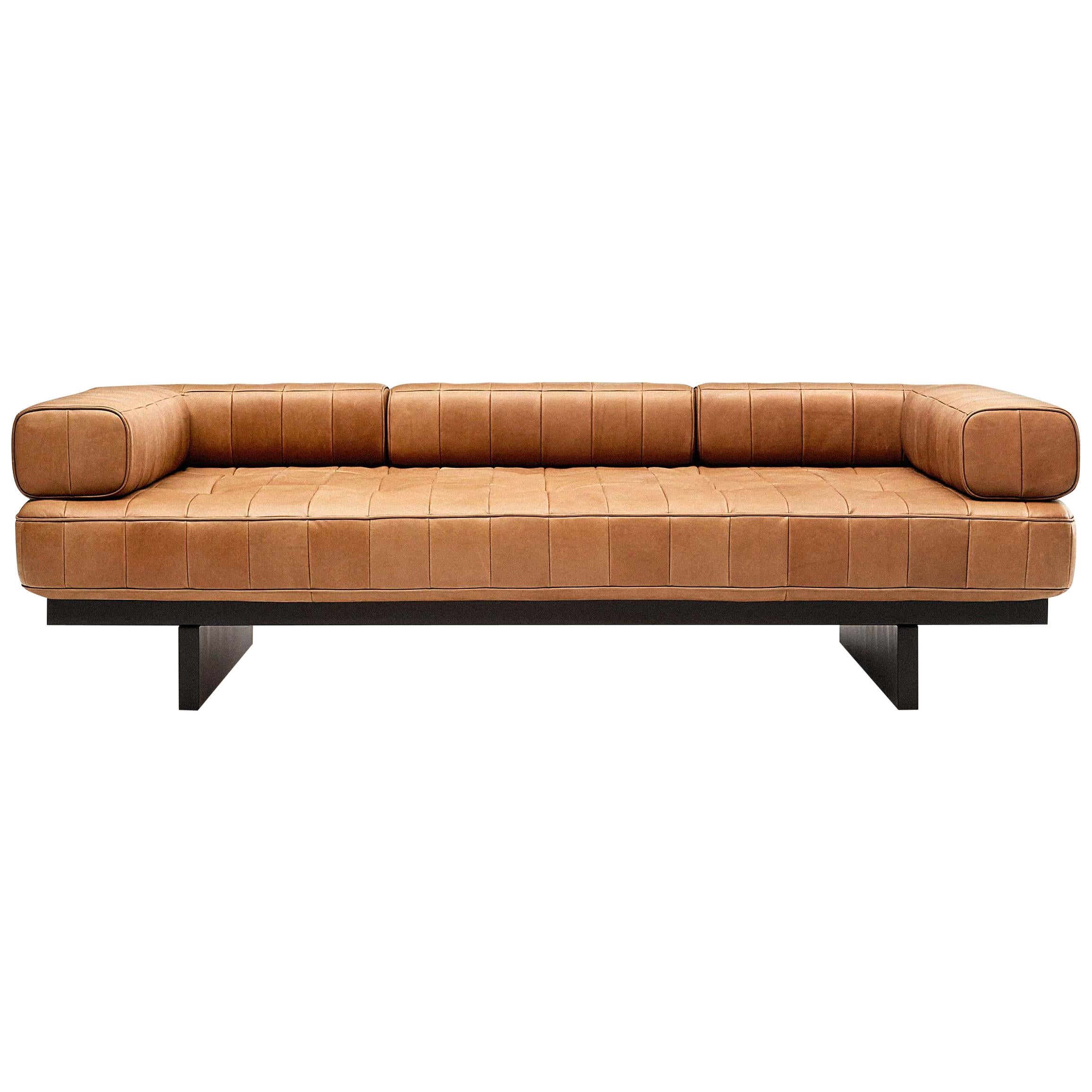 De Sede DS 80 Three-Seat Sofa in Nougat Upholstery by De Sede Design Team For Sale