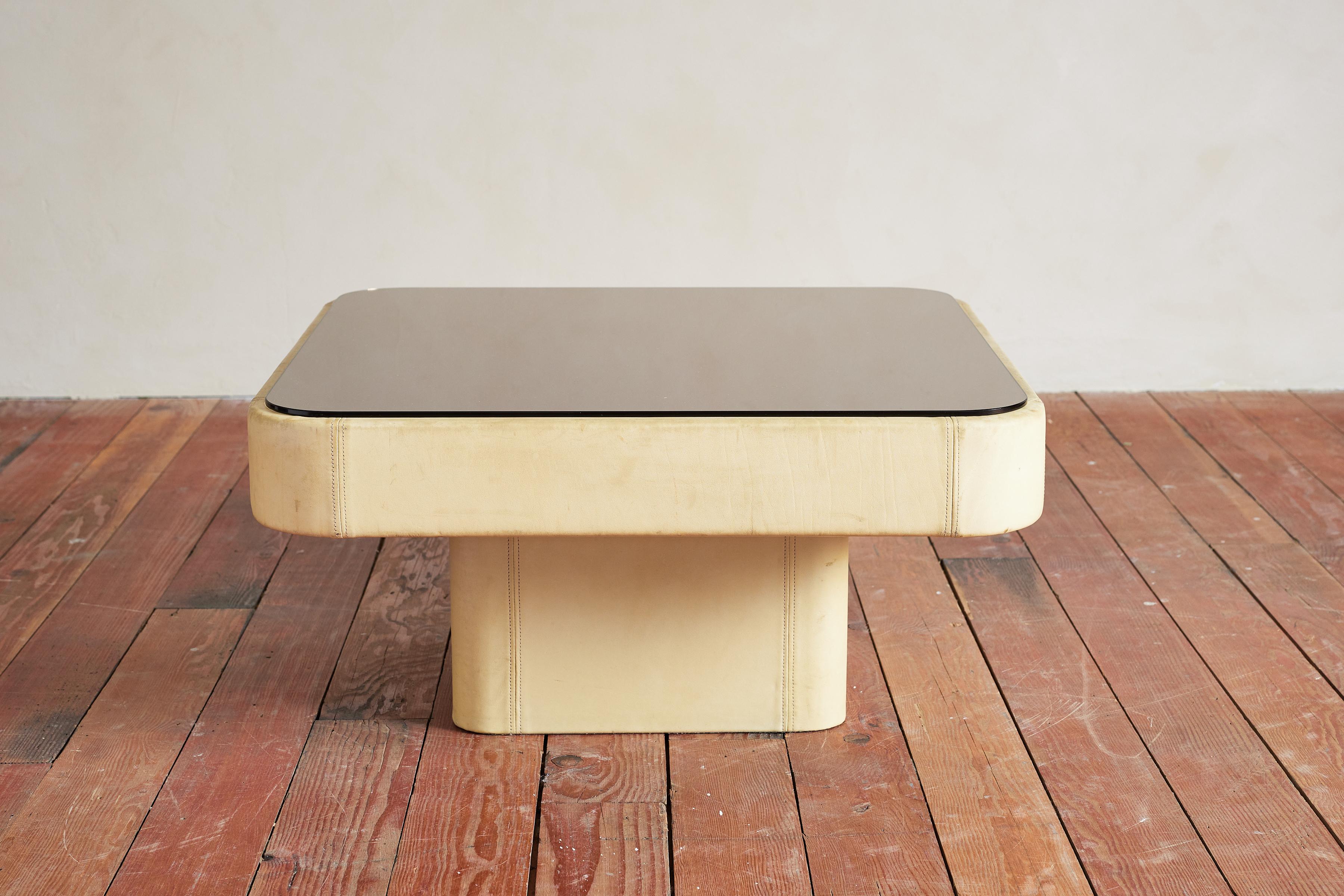 Desede Leather Coffee Table In Good Condition In Beverly Hills, CA