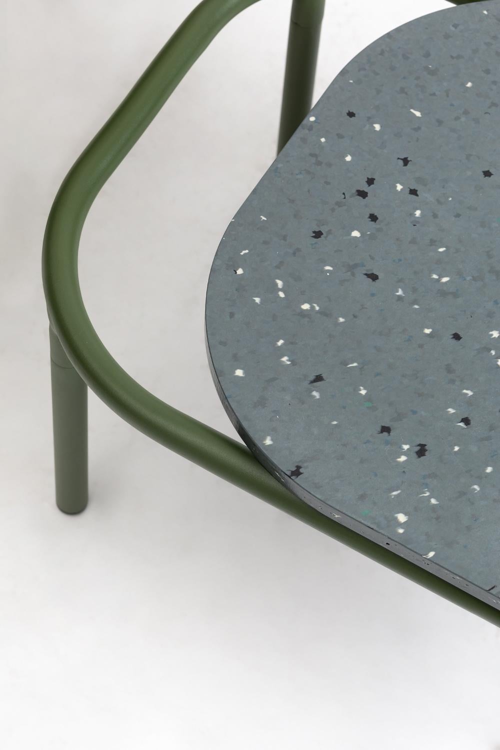 Grande table basse en aluminium désert avec plateau en plastique recyclé par Joyf en vente 2
