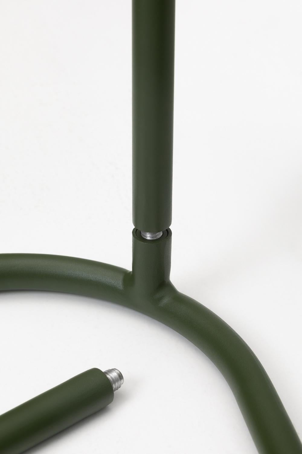 Poudré Grande table basse en aluminium désert avec plateau en plastique recyclé par Joyf en vente