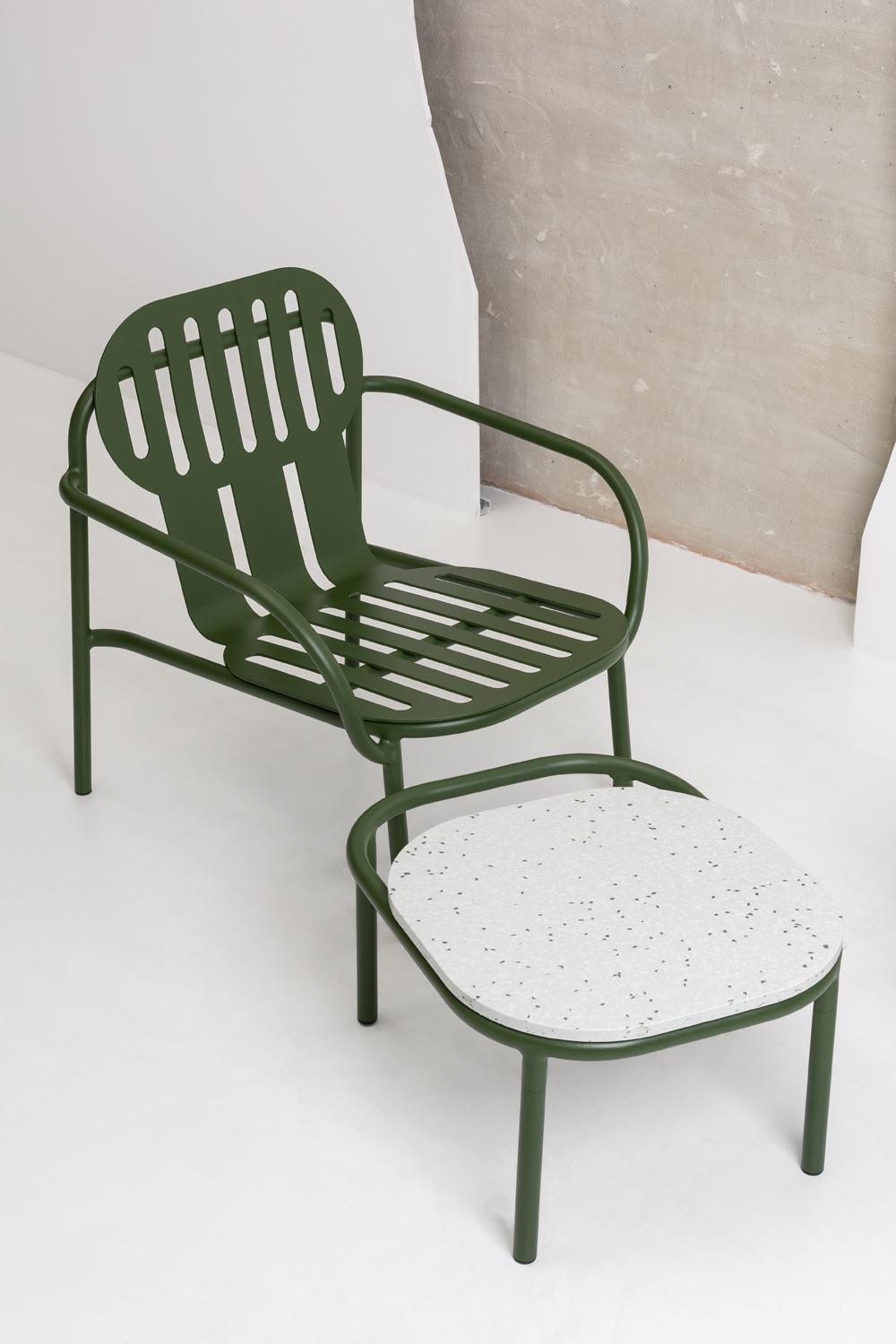 Grande table basse en aluminium désert avec plateau en plastique recyclé par Joyf en vente 1