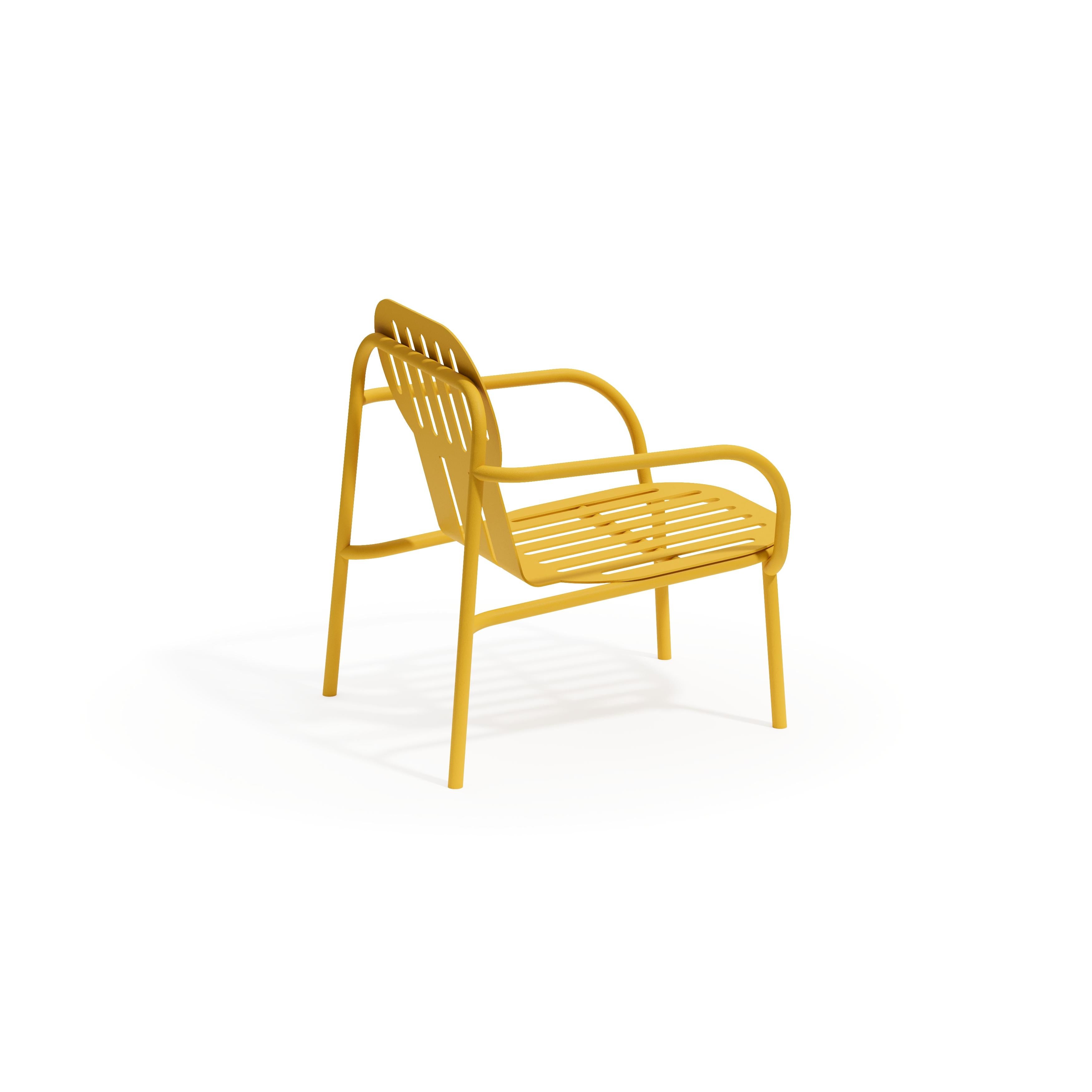 Silla Desert Lounge de Denis Sokolov para Joyf

La Silla Desert Lounge está diseñada para la máxima relajación, donde cada detalle -desde su respaldo inclinado hasta la baja altura del asiento- te anima a recostarte y relajarte. Con reposabrazos de