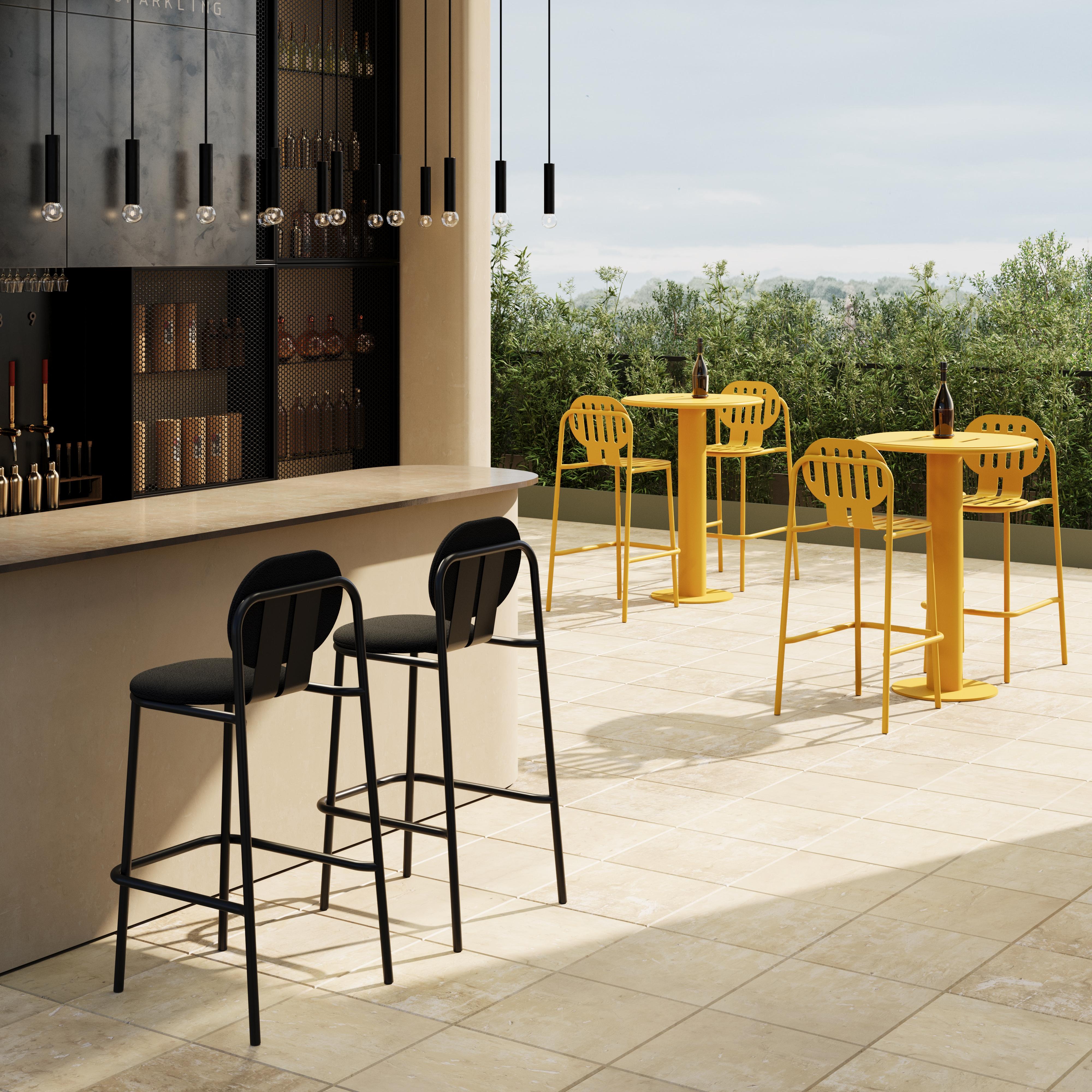 Table de bar Desert par Denis Sokolov pour Joyf

La table de bar Desert allie style et praticité, créant l'endroit idéal pour les boissons, les snacks ou les conversations décontractées. Avec sa silhouette épurée et son plateau arrondi, il offre une