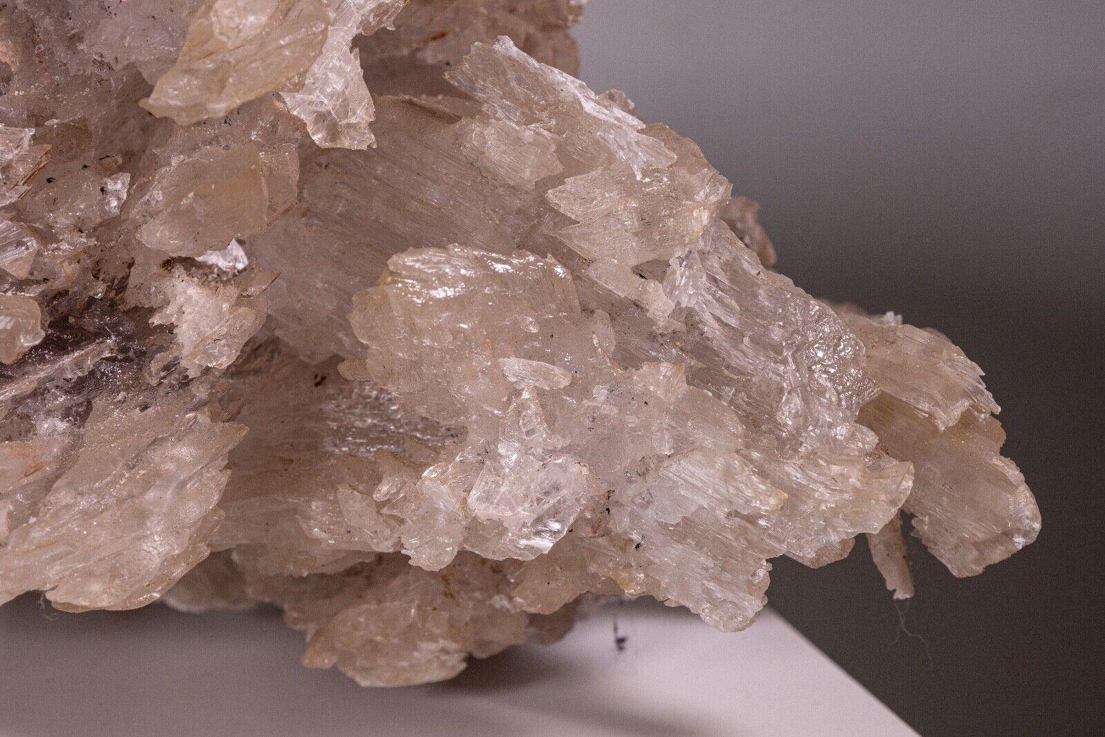 Pierre Spécimen minéral d'un géode vintage en cristal du désert en vente