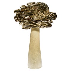 Fleur du désert:: une sculpture unique en laiton et en verre de Remigijus Kriukas