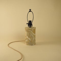 Lampada Desert Waves di Nani Goods Lampada da tavolo in ceramica contemporanea Nanis