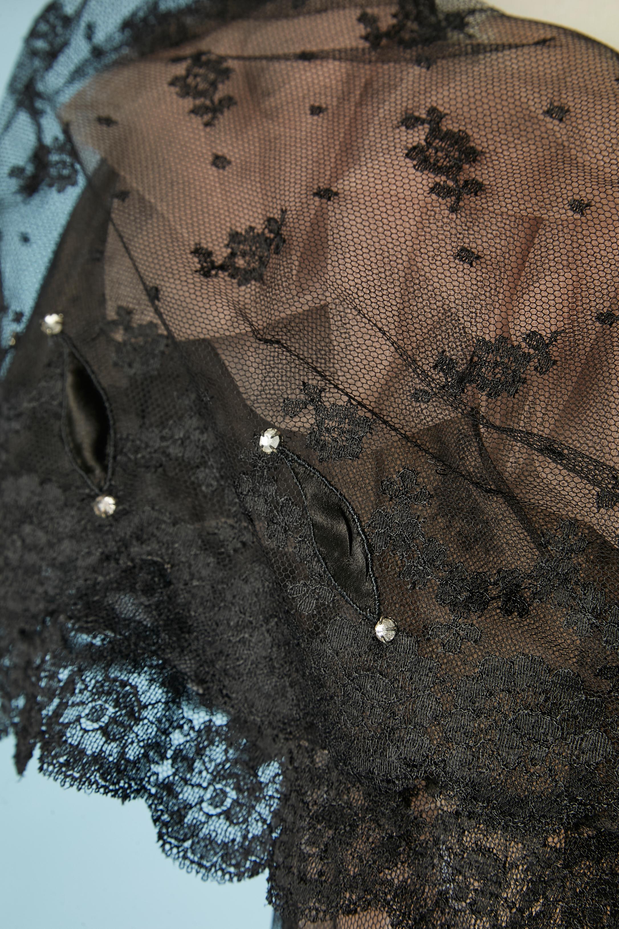 Deshabillé made of two lays of lace and tulle Lucie Ann Beverly Hills Circa 1950 For Sale 3