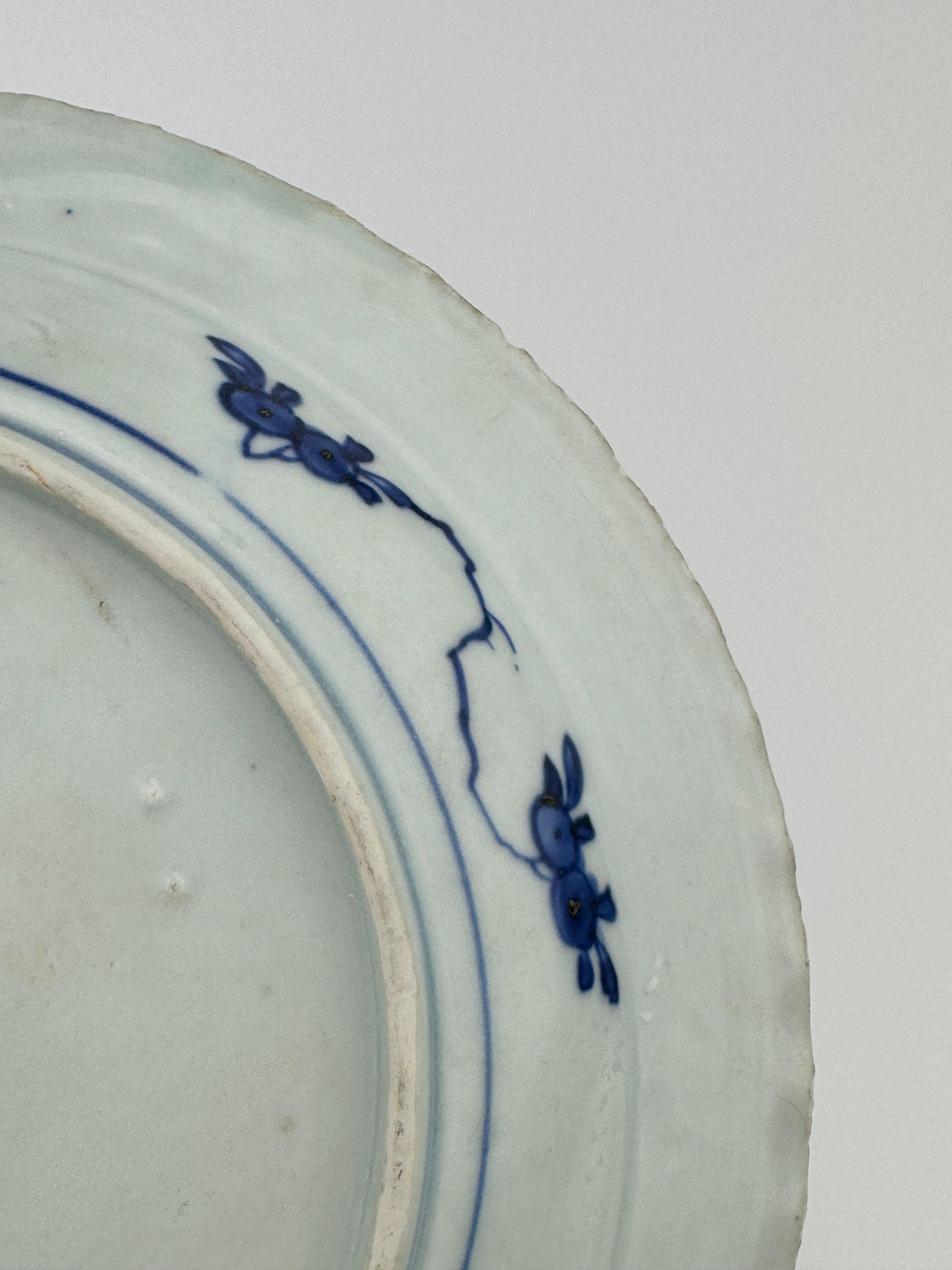  Plat bleu et blanc à motif de l'île de Deshima vers 1725, Dynastie Qing, époque Yongzheng en vente 3