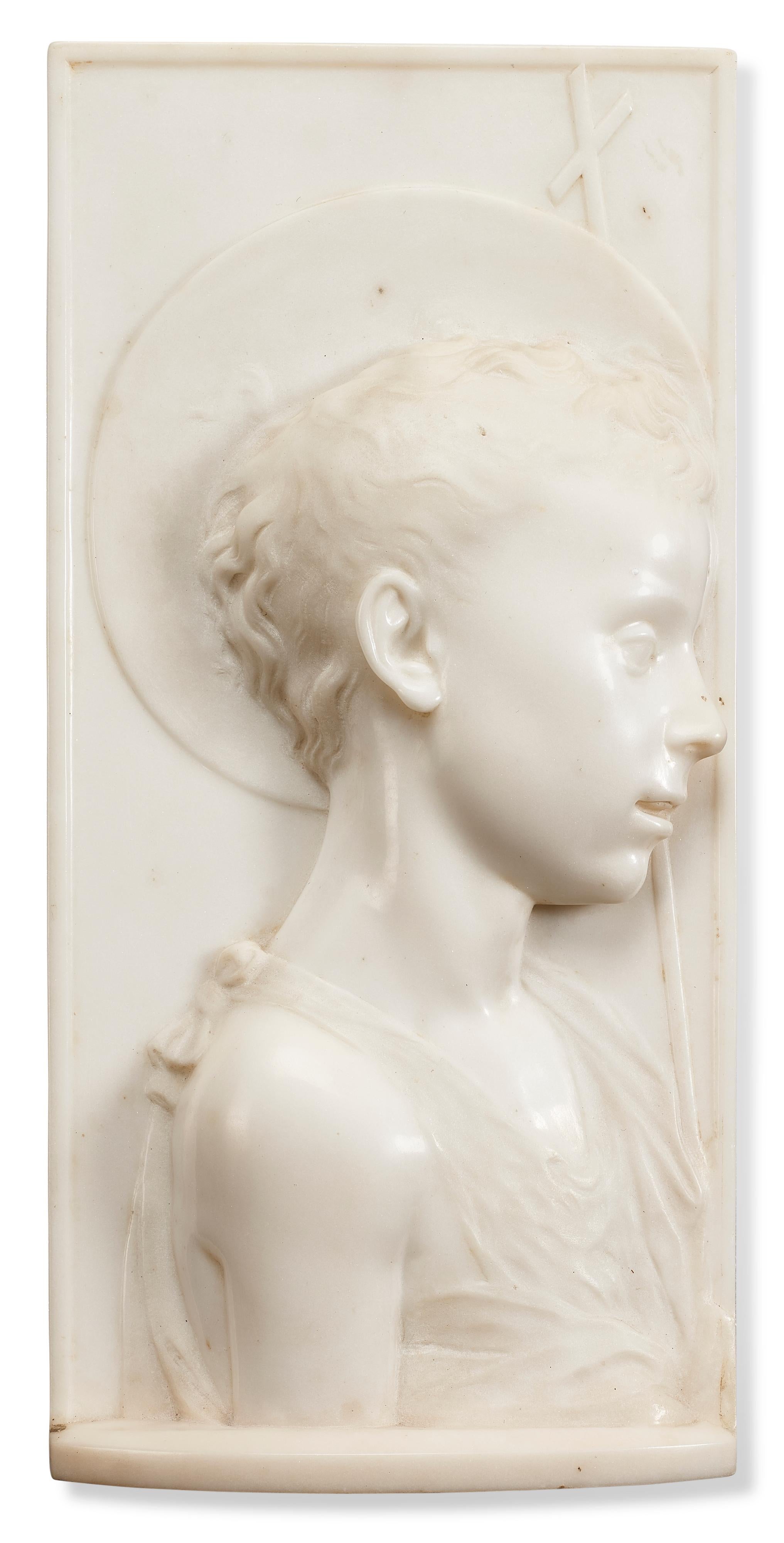 Seltenes italienisches weies Marmorrelief des  Jungen Heiligen Johannes des Baptisten, um 1860 – Sculpture von Desiderio Da Settignano