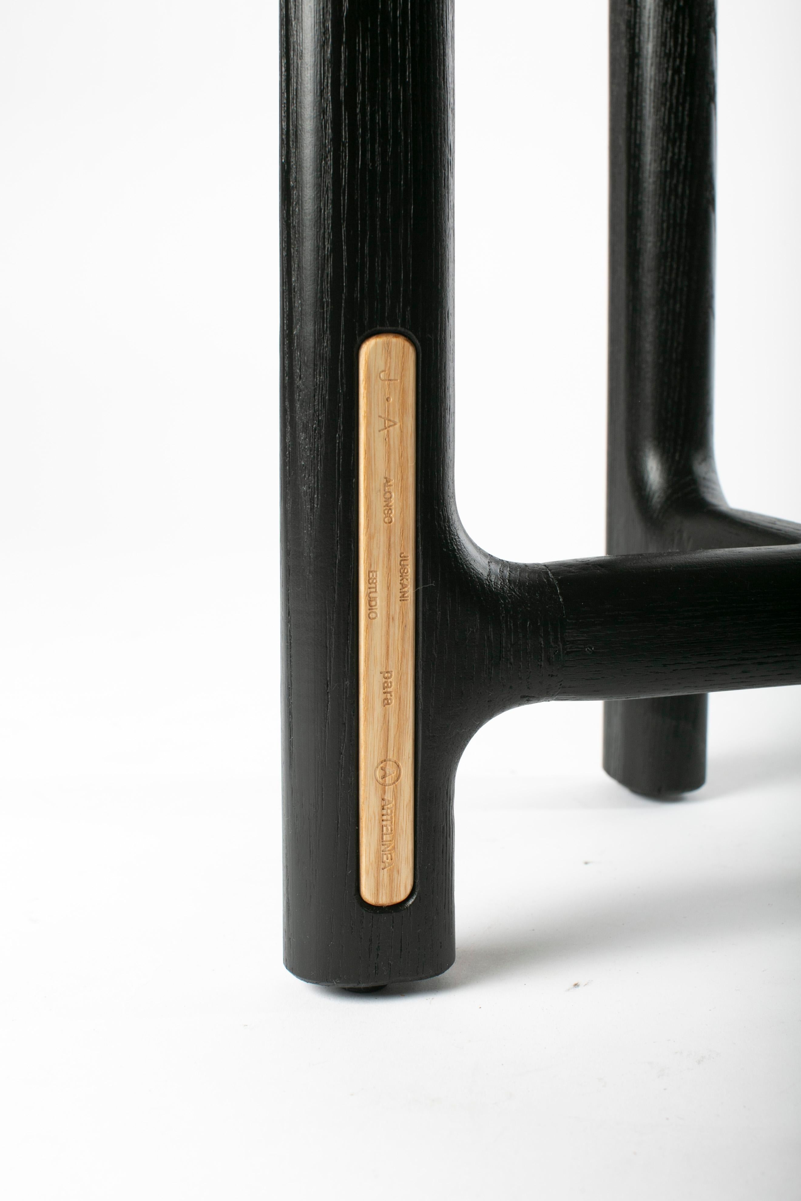 Desierto 120, Black Ash Coat Stand, Contemporary Mexican Design In New Condition For Sale In Mexico City, MX