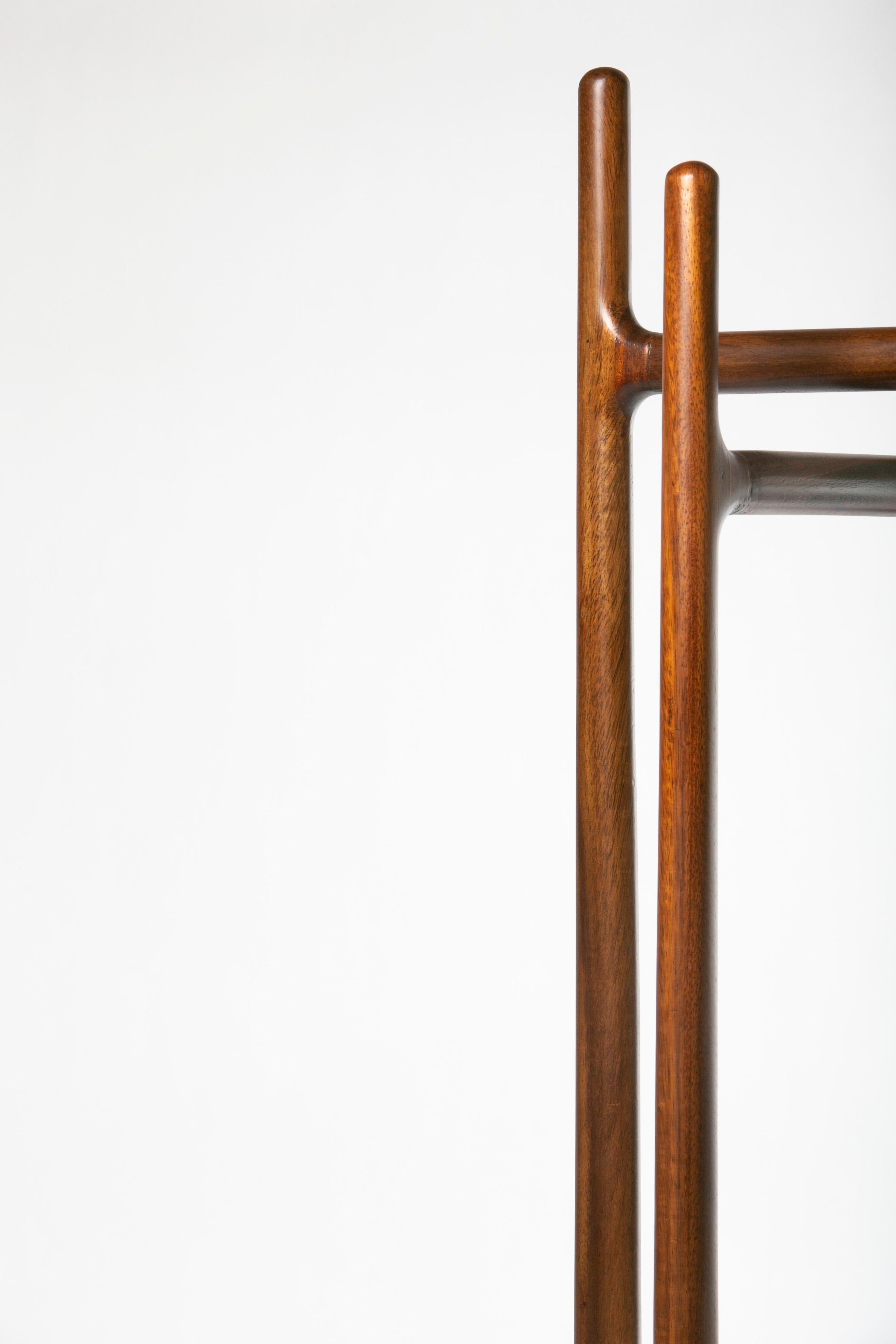 Desierto Coat rack, parota wood, Contemporary Mexican Design by Juskani Alonso In New Condition For Sale In Mexico City, MX