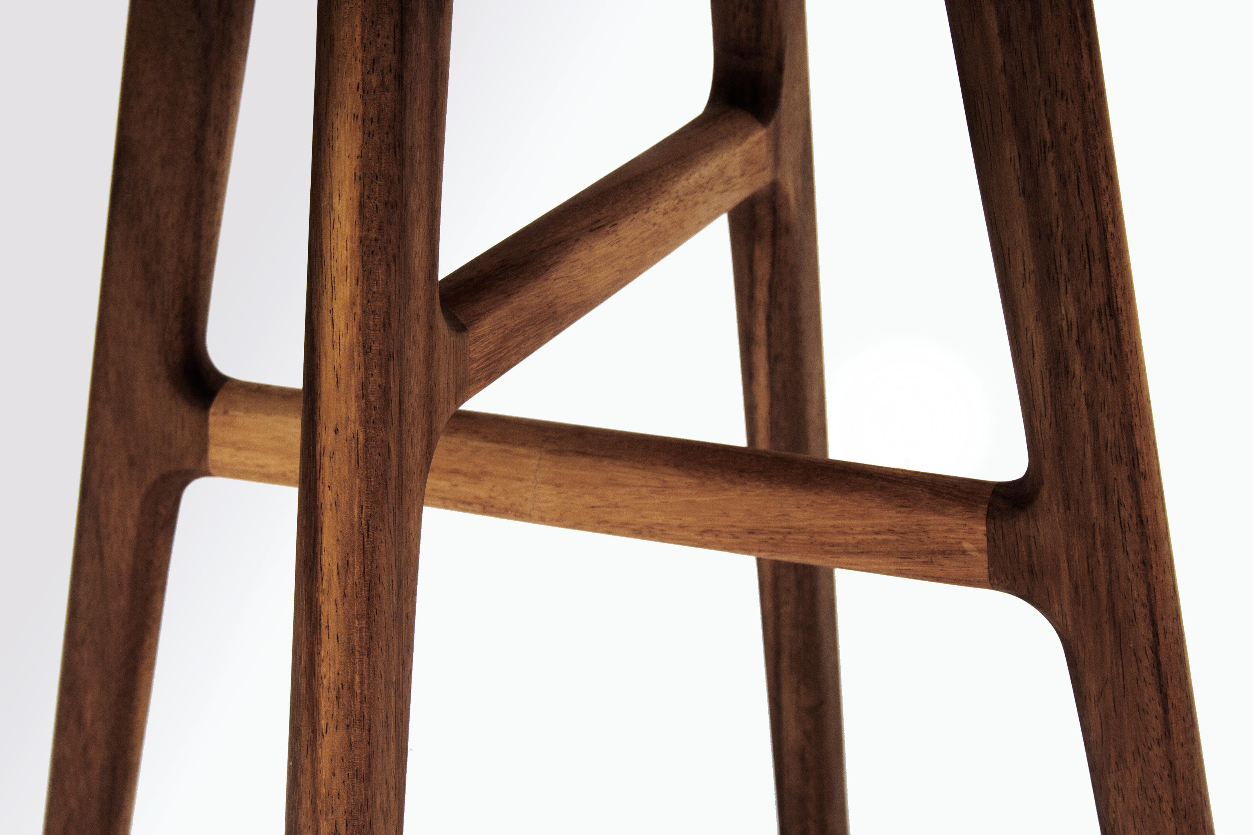 Desierto-Beistelltisch 55, tropisches Hartholz, Design von Juskani Alonso (Holzarbeit) im Angebot