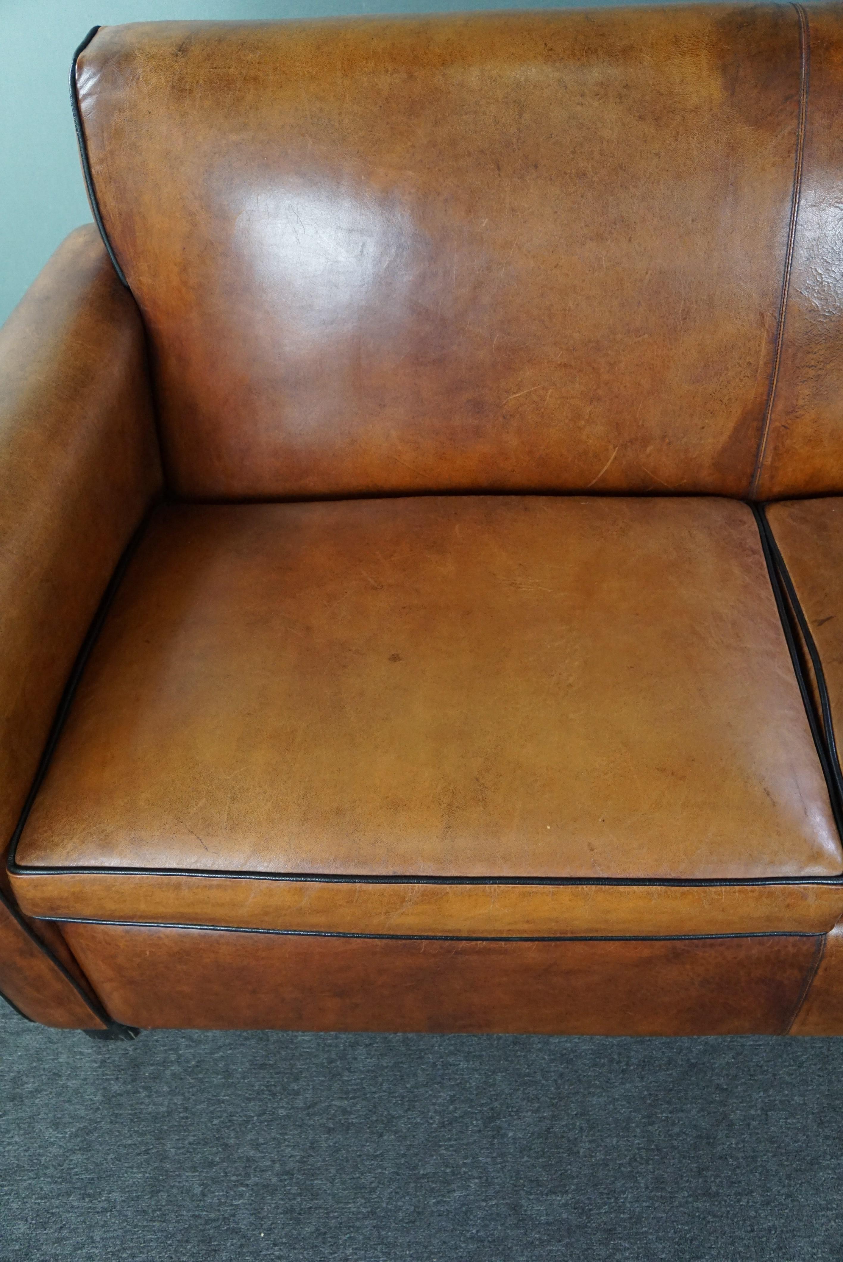 Design 2.5-seater sheep leather sofa In Good Condition For Sale In Harderwijk, NL