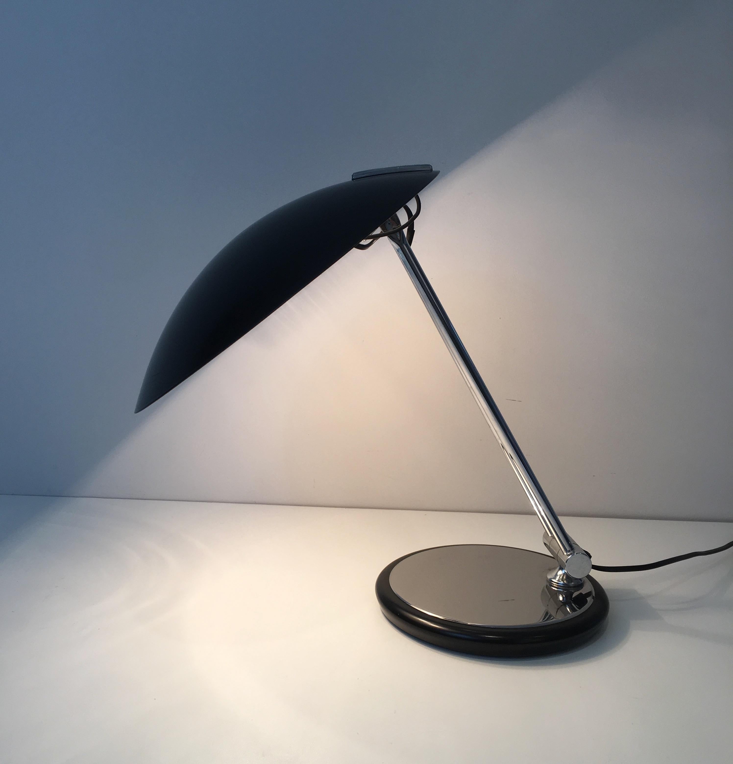 This design adjustable desk lamp is made of chrome and black lacquered metal. This is a French work, circa 1970.