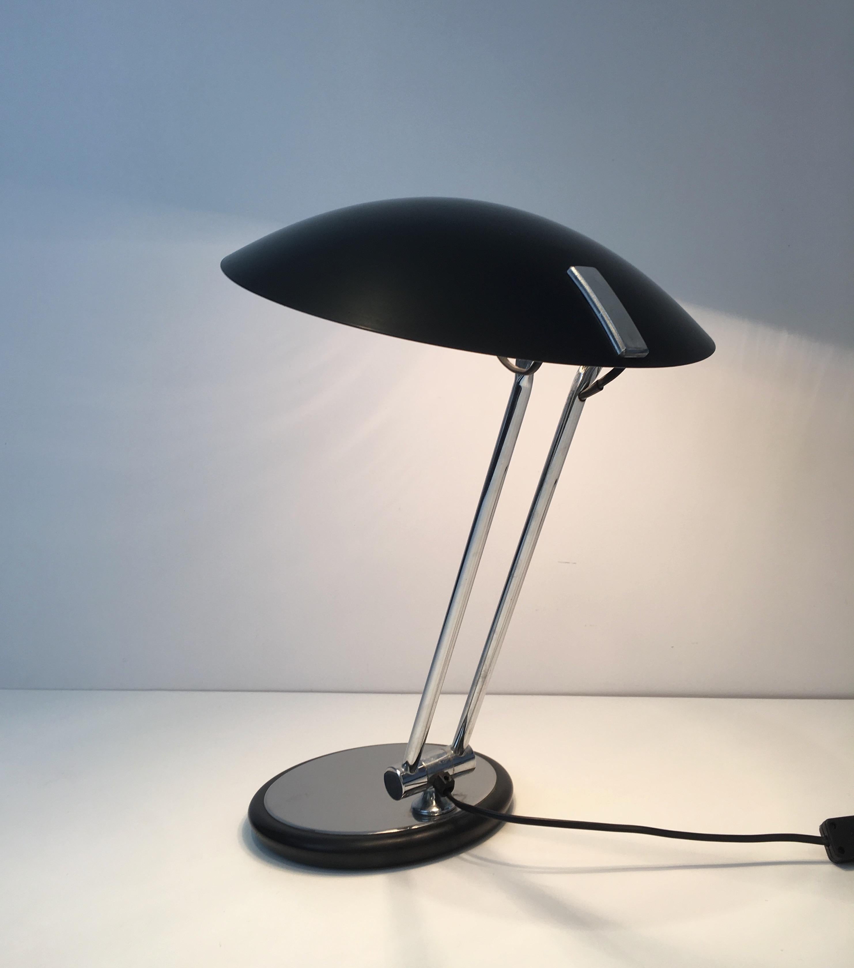 French Design Adjustable Chrome and Black Lacquered Desk Lamp, circa 1970 For Sale
