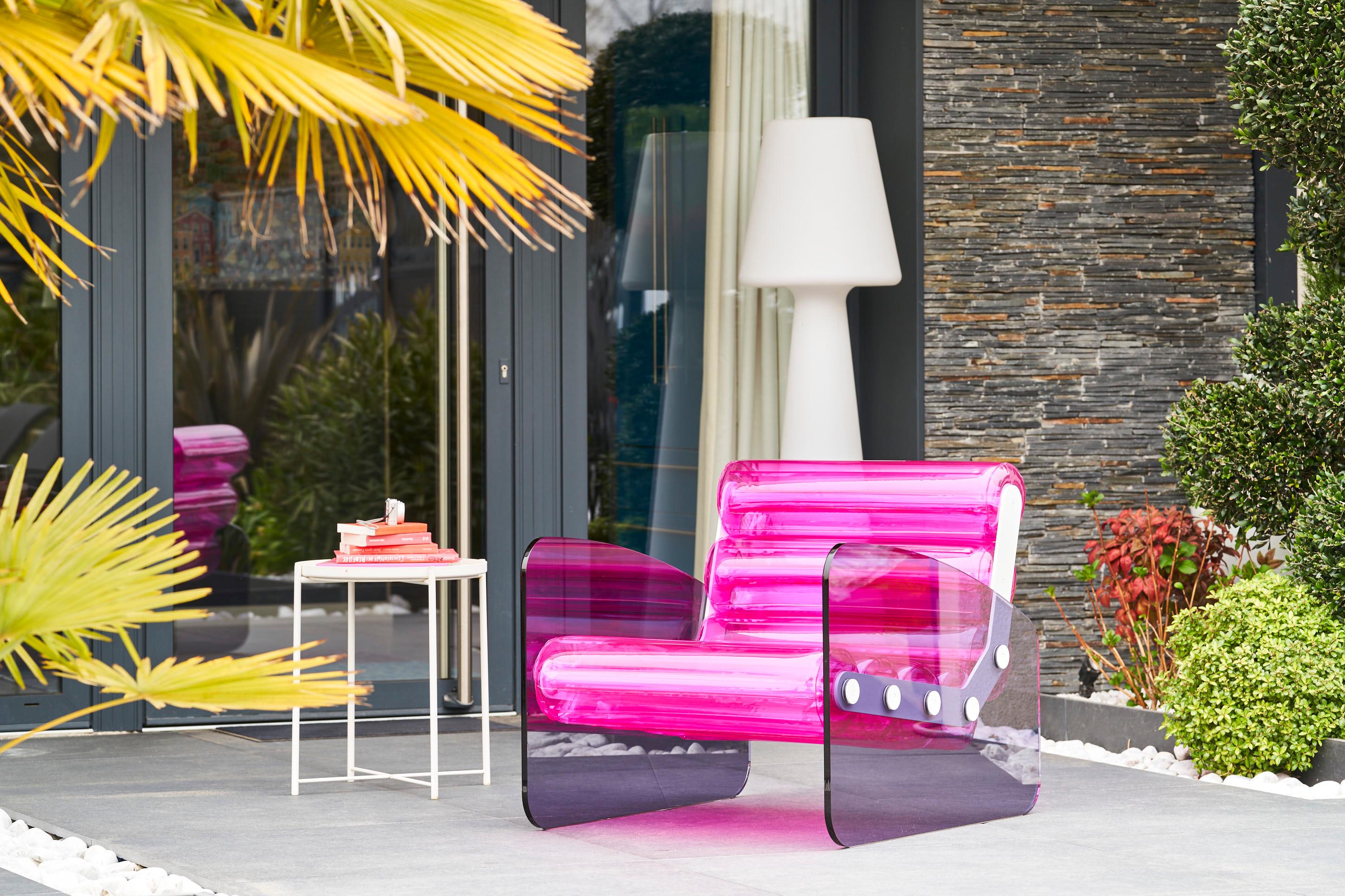 This MW03 armchair is an exceptional piece, custom-made in France. The armchair's sides are made of grey-colored acrylic glass.

Newly designed architectural shapes, surprising and inviting, dedicated to a lounge lifestyle. The lines are stylized,