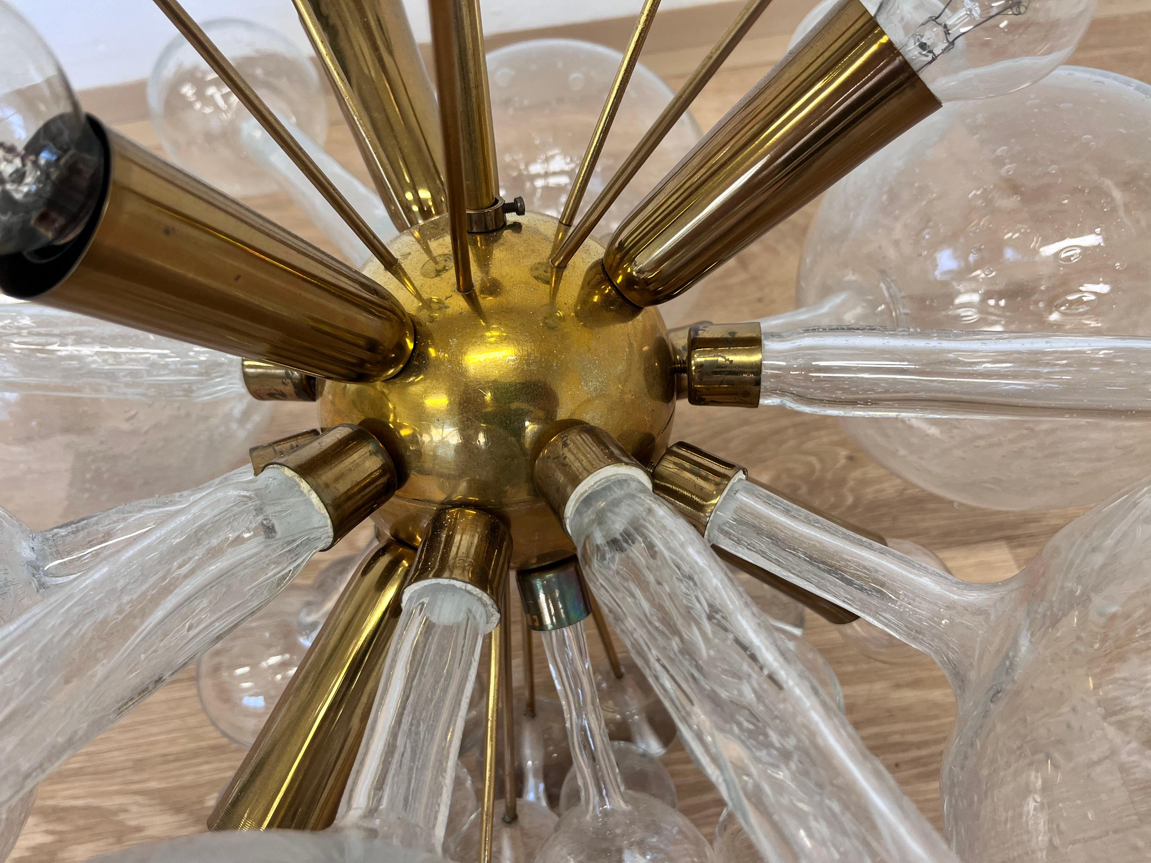 Design Lustre en verre d'art et laiton par Rene Roubicek / Tchécoslovaquie-1960s en vente 3