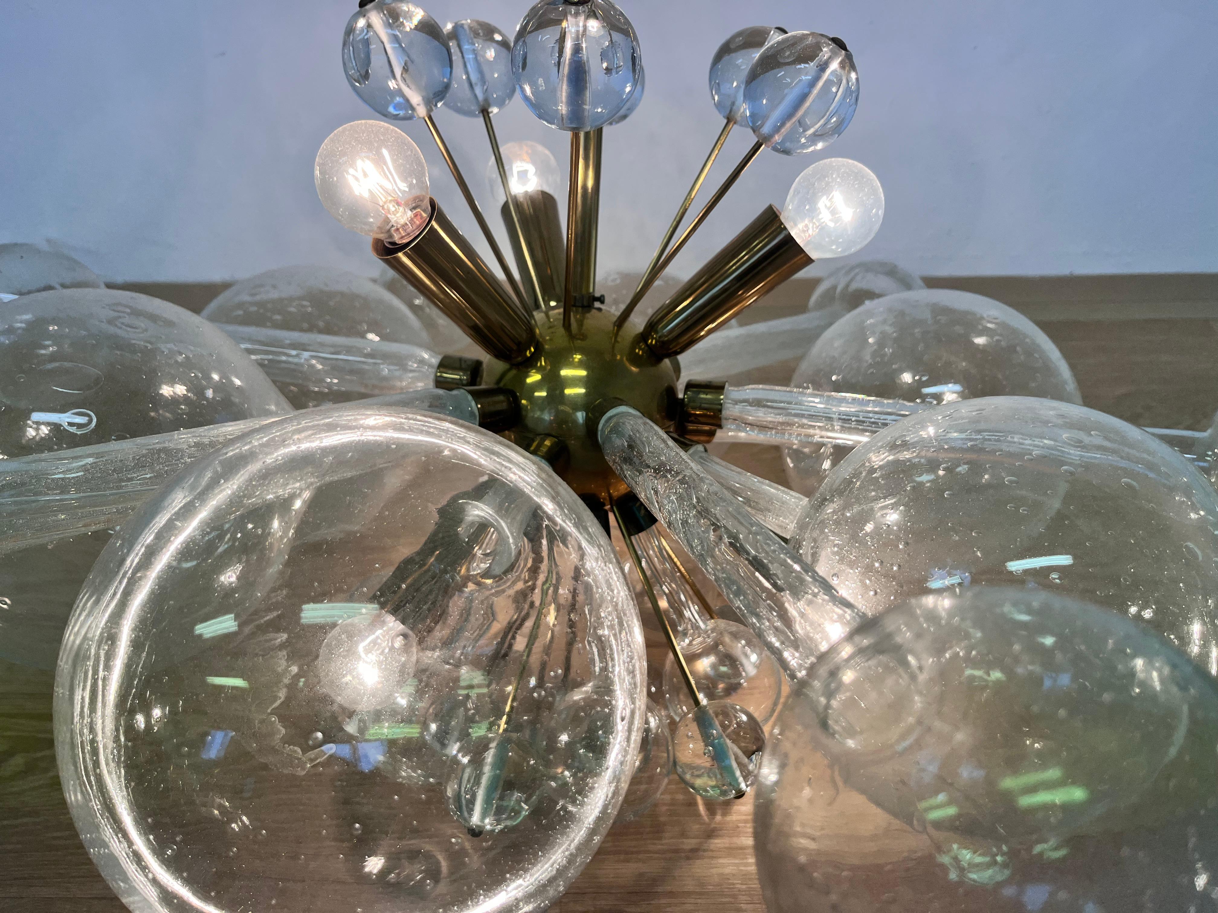 Design Lustre en verre d'art et laiton par Rene Roubicek / Tchécoslovaquie-1960s en vente 4
