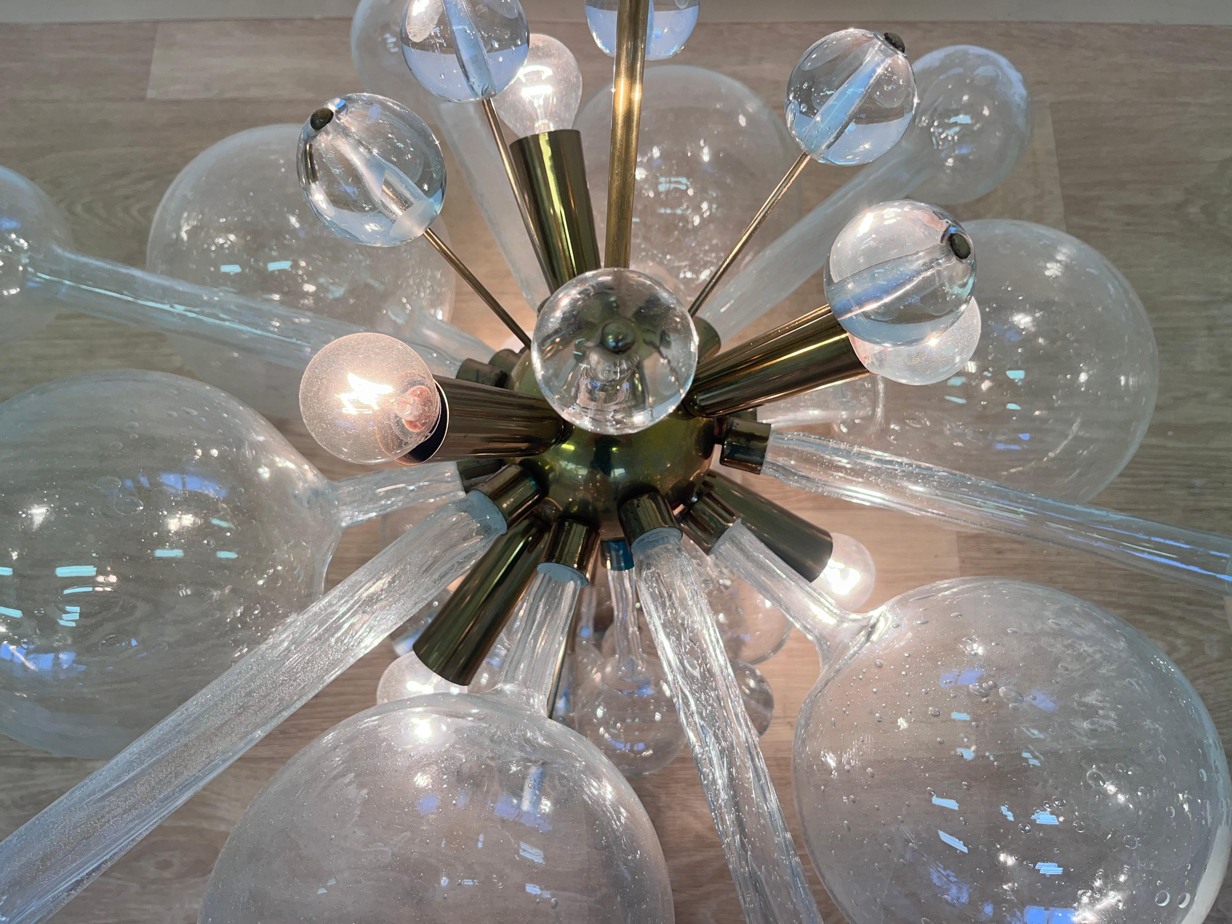 Mid-Century Modern Design Lustre en verre d'art et laiton par Rene Roubicek / Tchécoslovaquie-1960s en vente