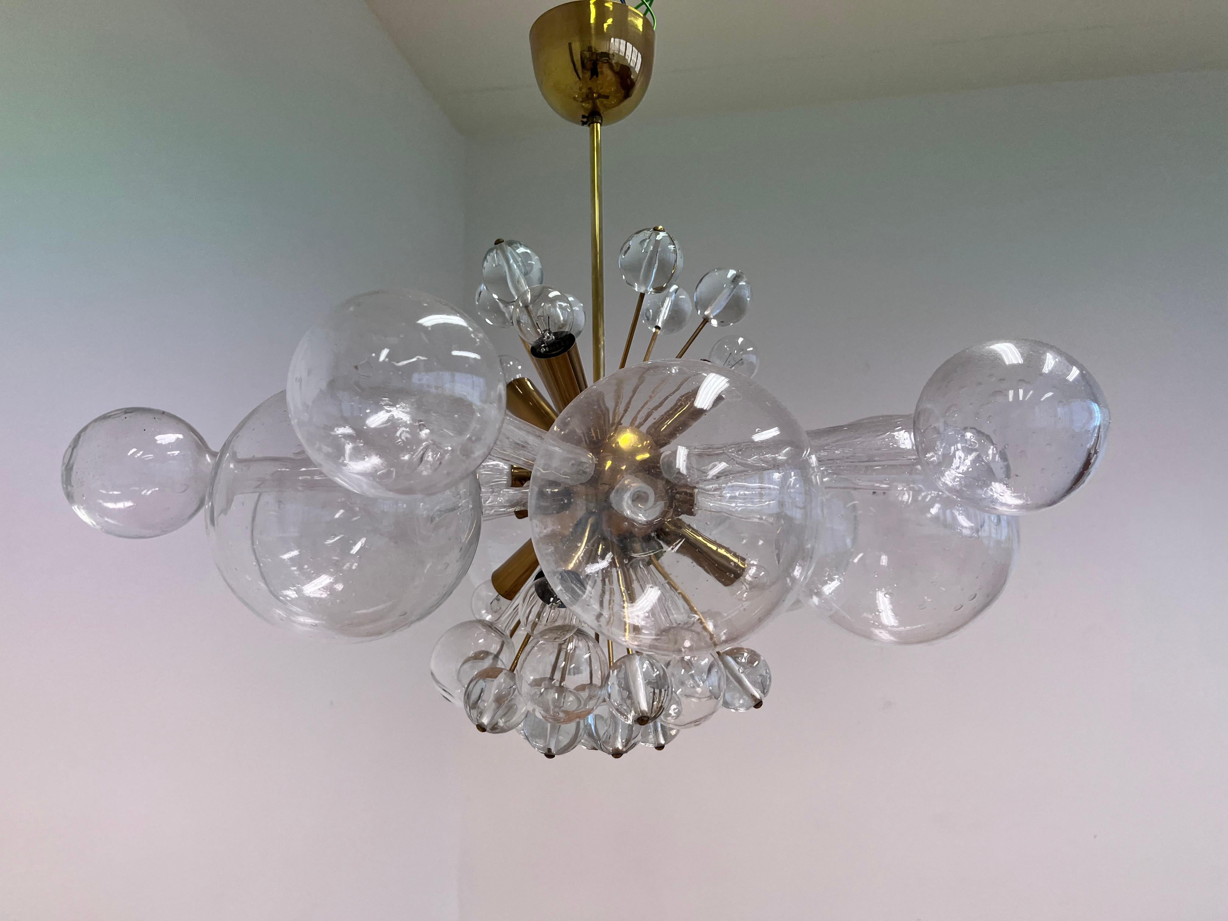 - designer : René Roubíček
- 1960, Tchécoslovaquie
- lumière très extraordinaire dans son état d'origine
JR