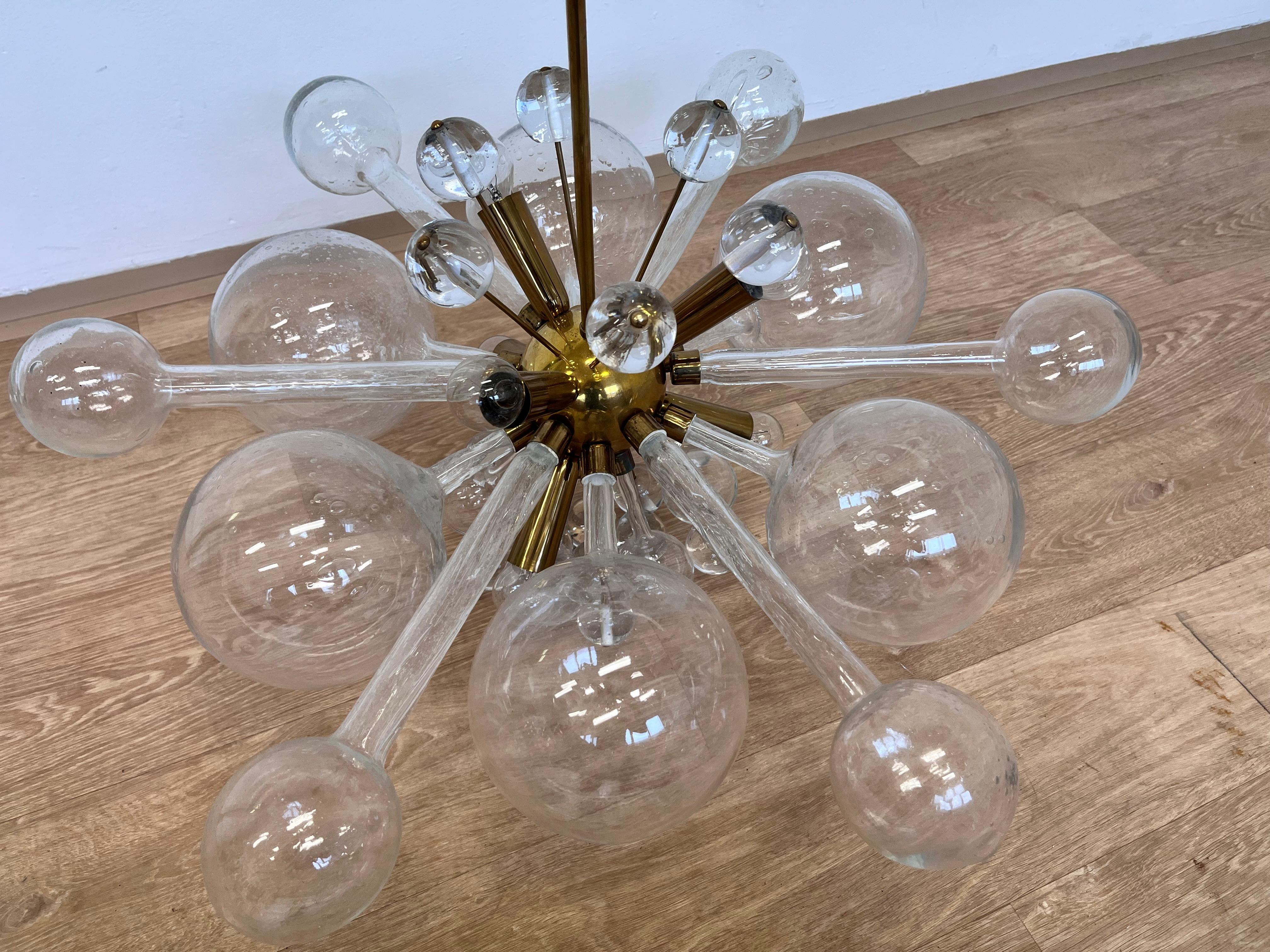 Design Lustre en verre d'art et laiton par Rene Roubicek / Tchécoslovaquie-1960s en vente 1
