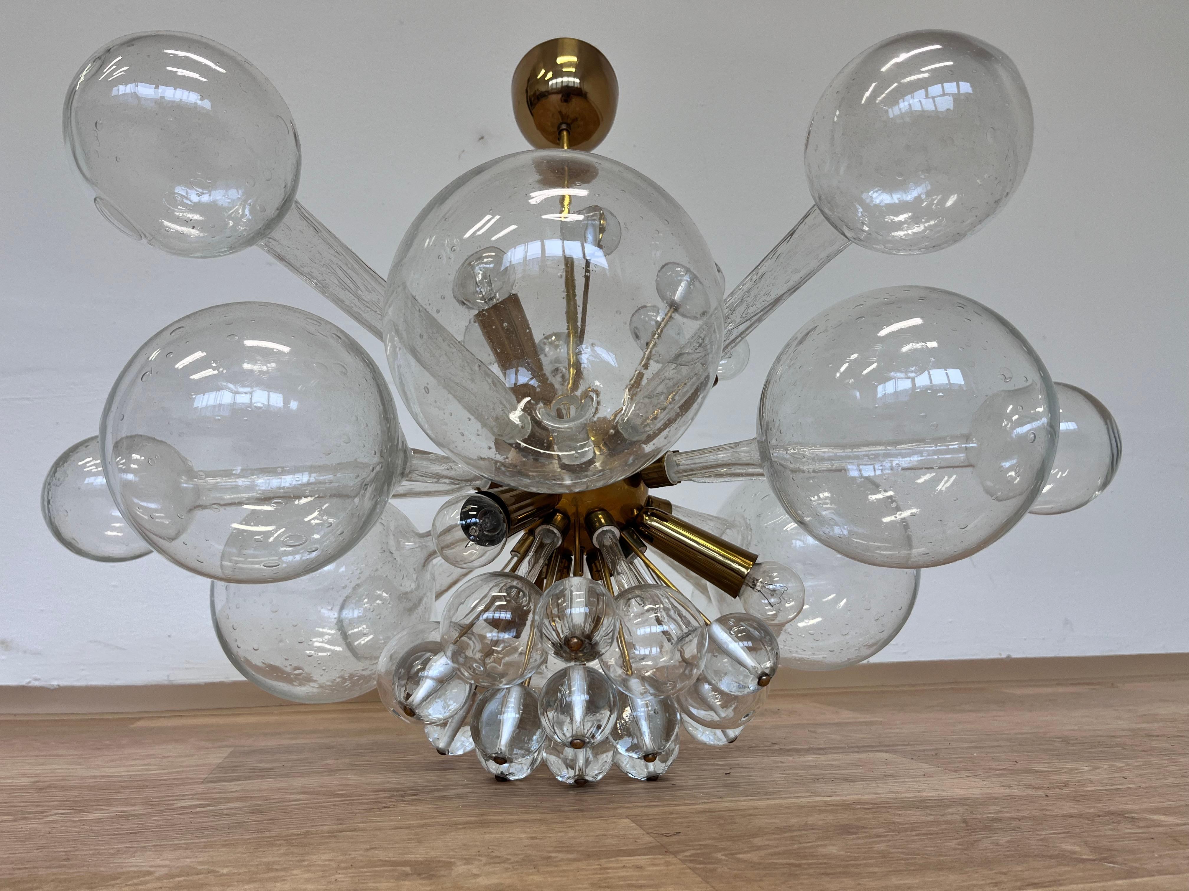 Design Lustre en verre d'art et laiton par Rene Roubicek / Tchécoslovaquie-1960s en vente 2