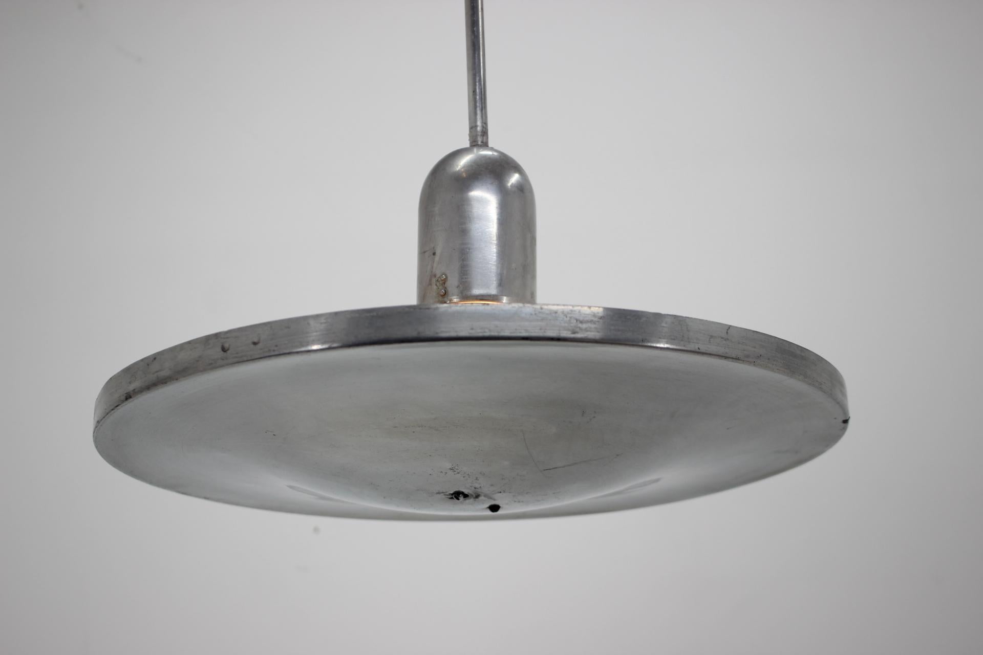 Lampe à suspension en aluminium Bauhaus Design, années 1930 Bon état - En vente à Praha, CZ