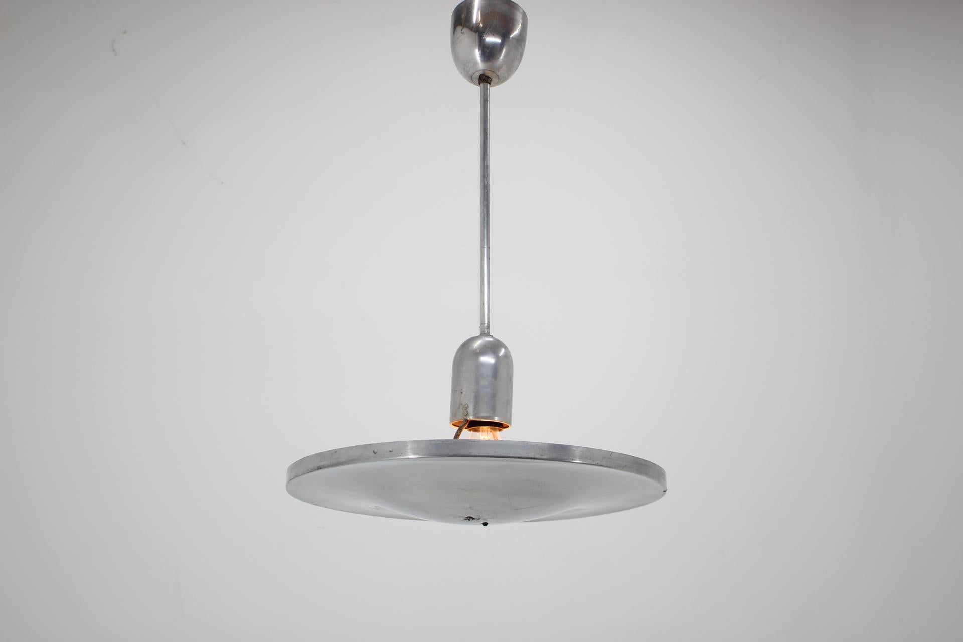 Début du 20ème siècle Lampe à suspension en aluminium Bauhaus Design, années 1930 en vente
