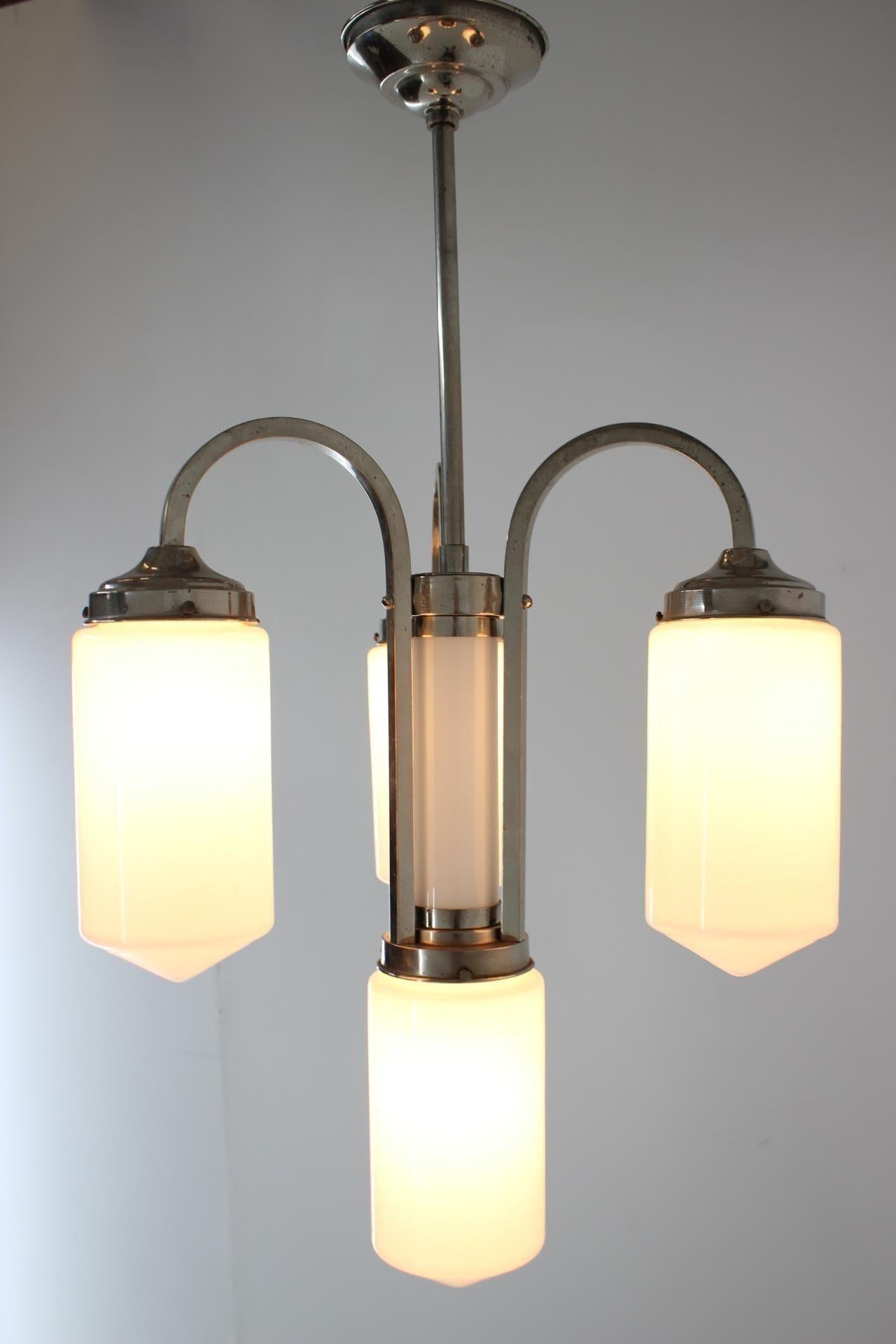 Lampe à suspension Bauhaus en chrome et verre, design des années 1930 Bon état - En vente à Praha, CZ