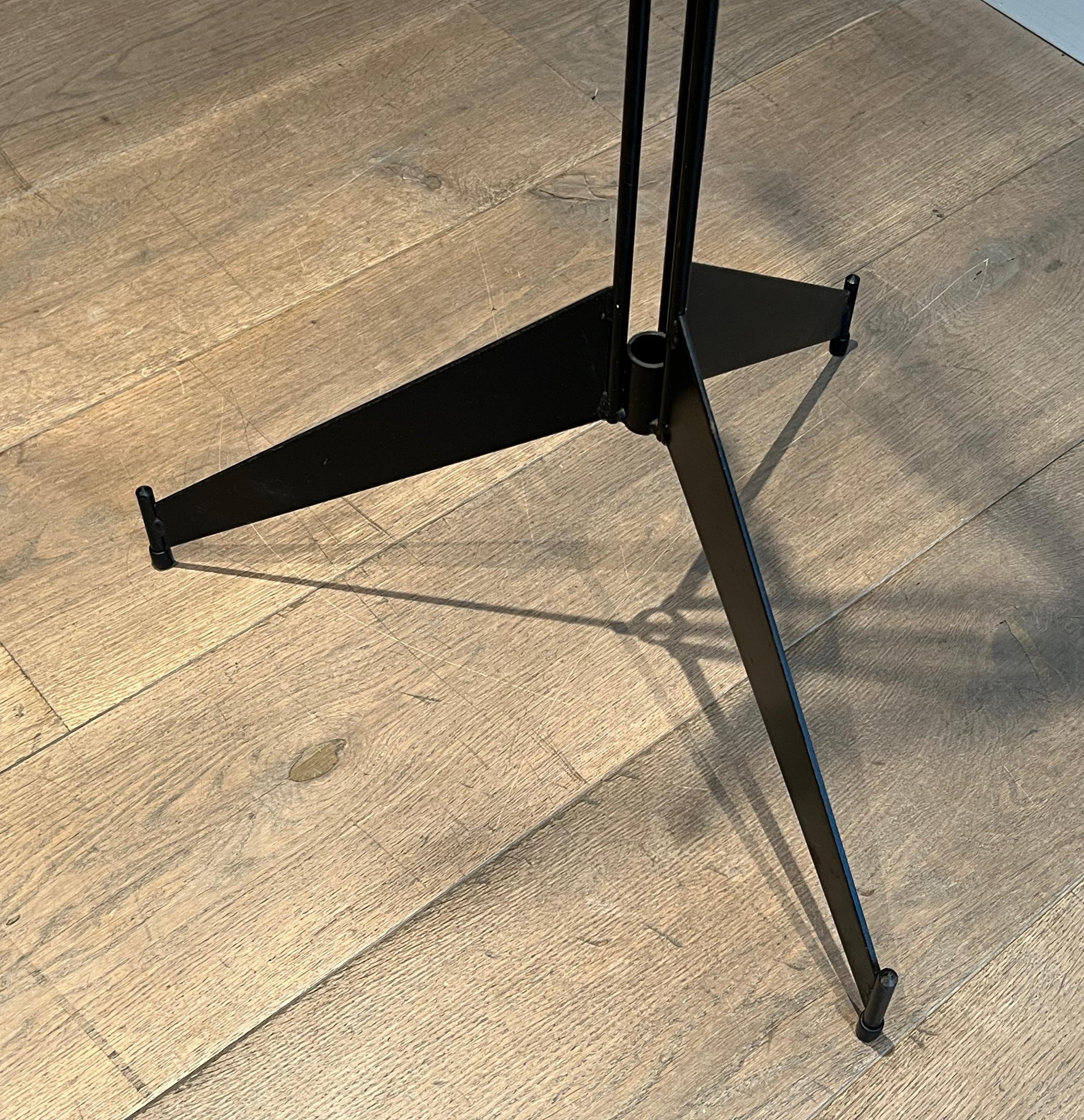 Design Schwarz lackierter Kleiderbügel aus Messing. Französisch. CIRCA 1950 4