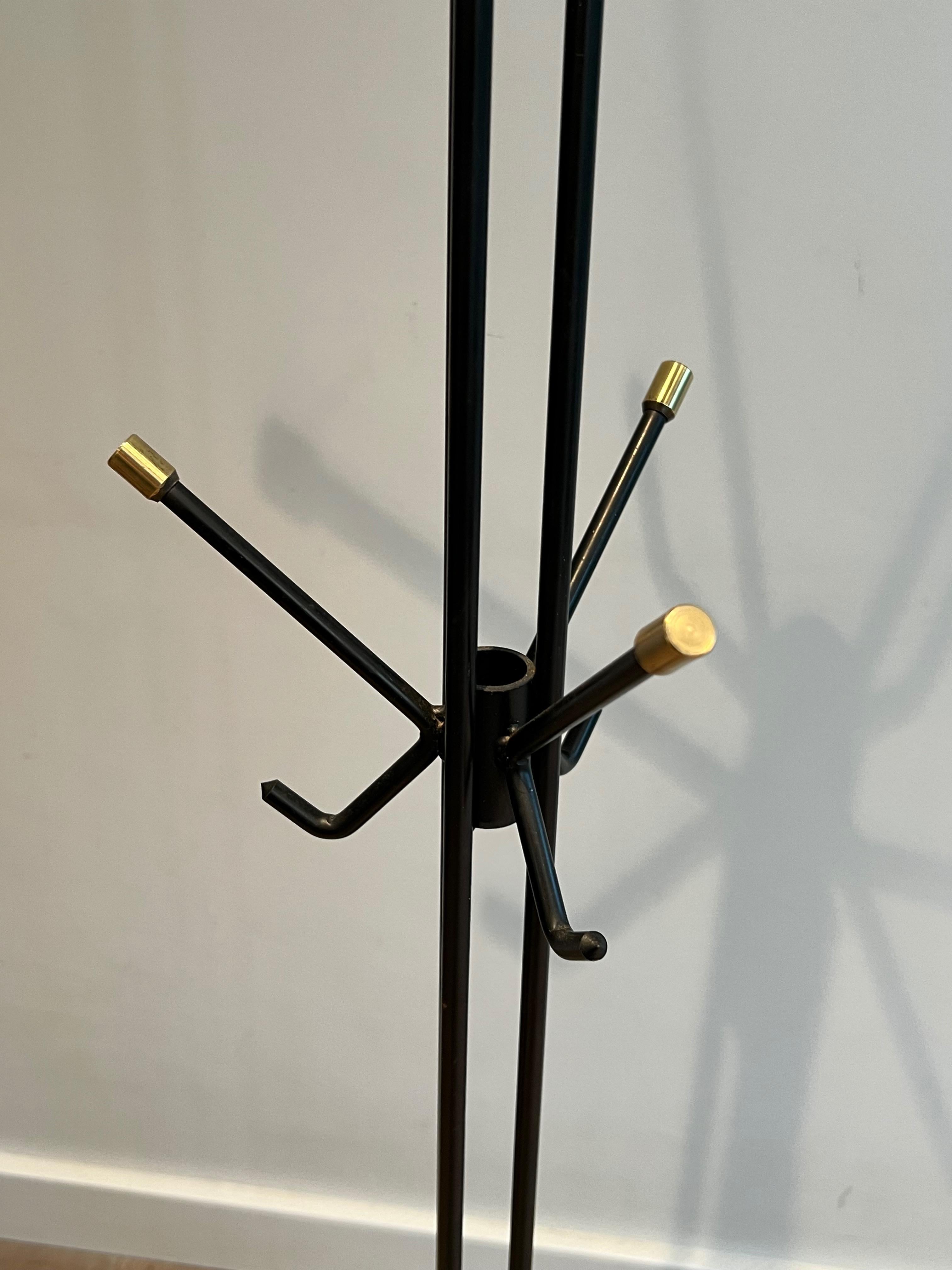 Design Schwarz lackierter Kleiderbügel aus Messing. Französisch. CIRCA 1950 7