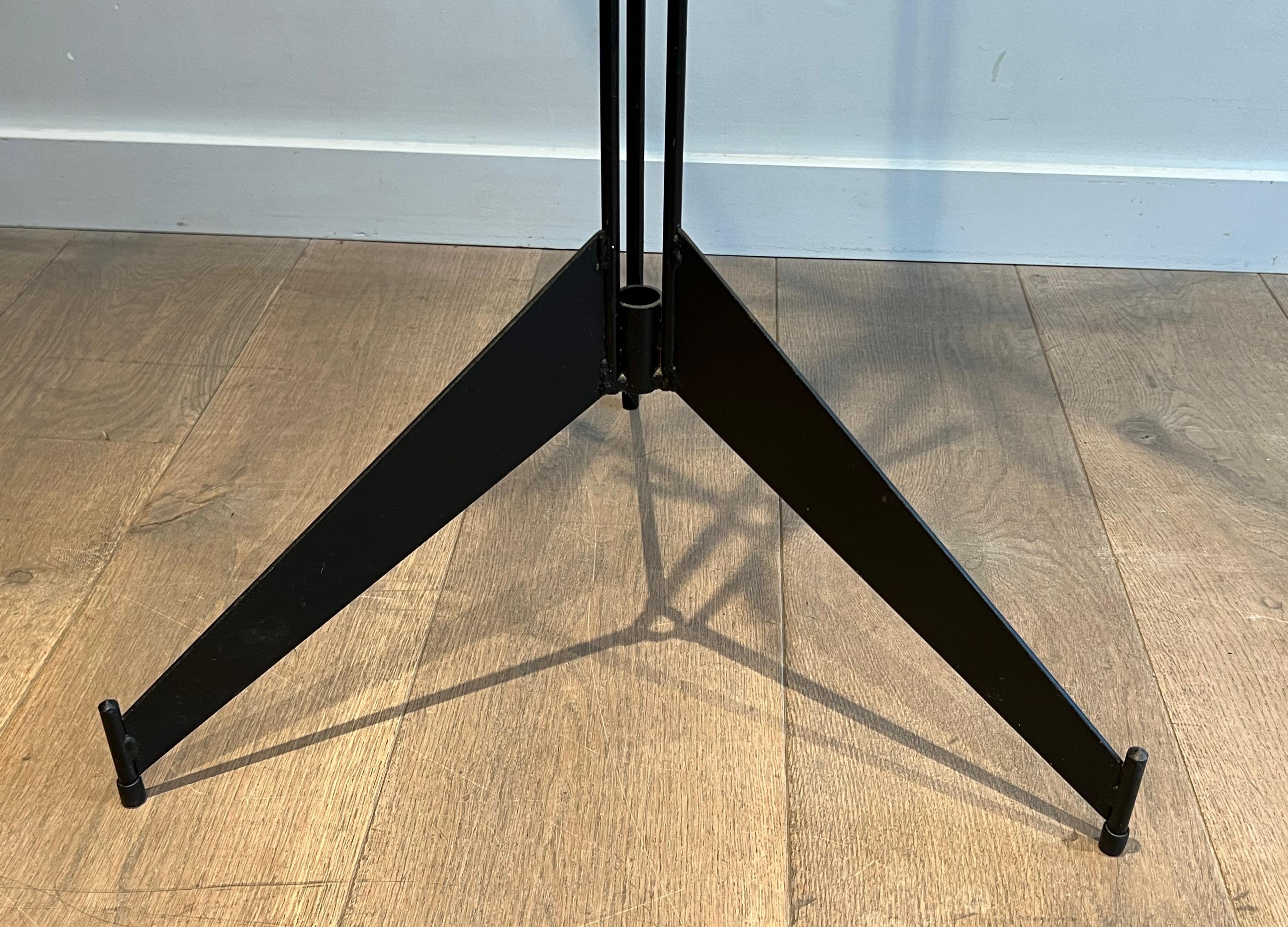 Design Schwarz lackierter Kleiderbügel aus Messing. Französisch. CIRCA 1950 8
