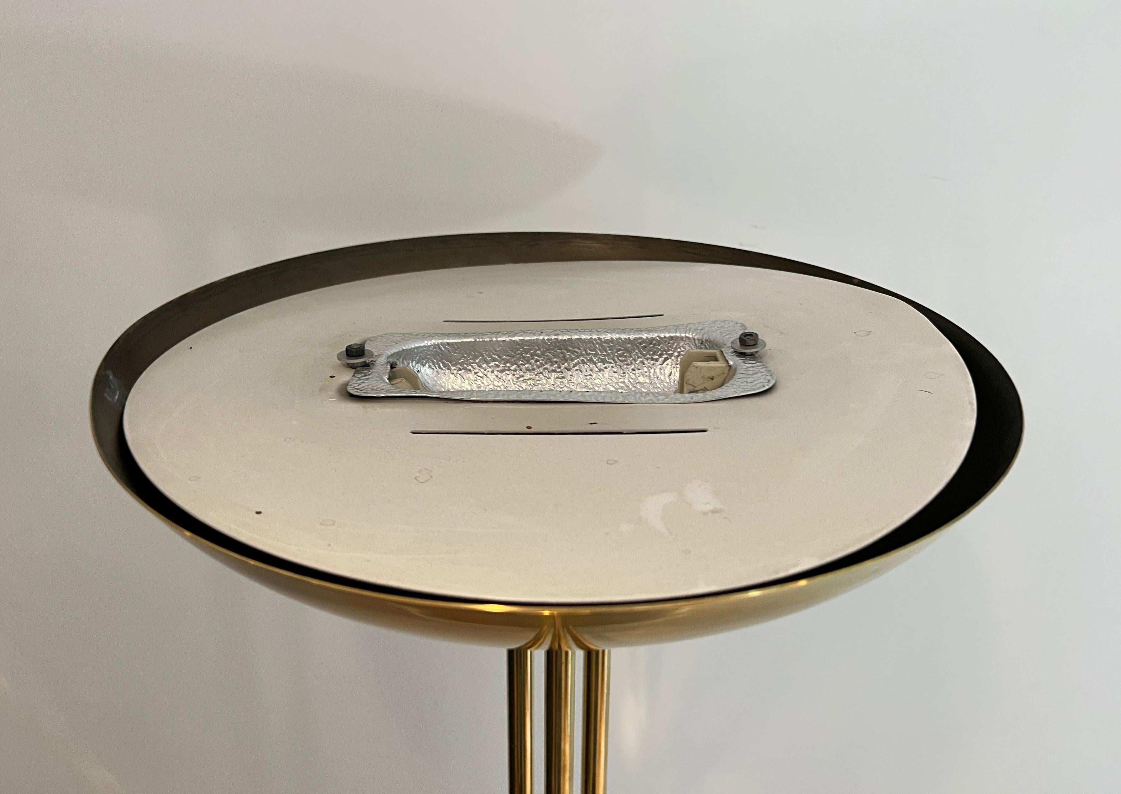 Lampada da terra in ottone di design. Opera francese in stile Art Déco. Circa 1970 in vendita 7