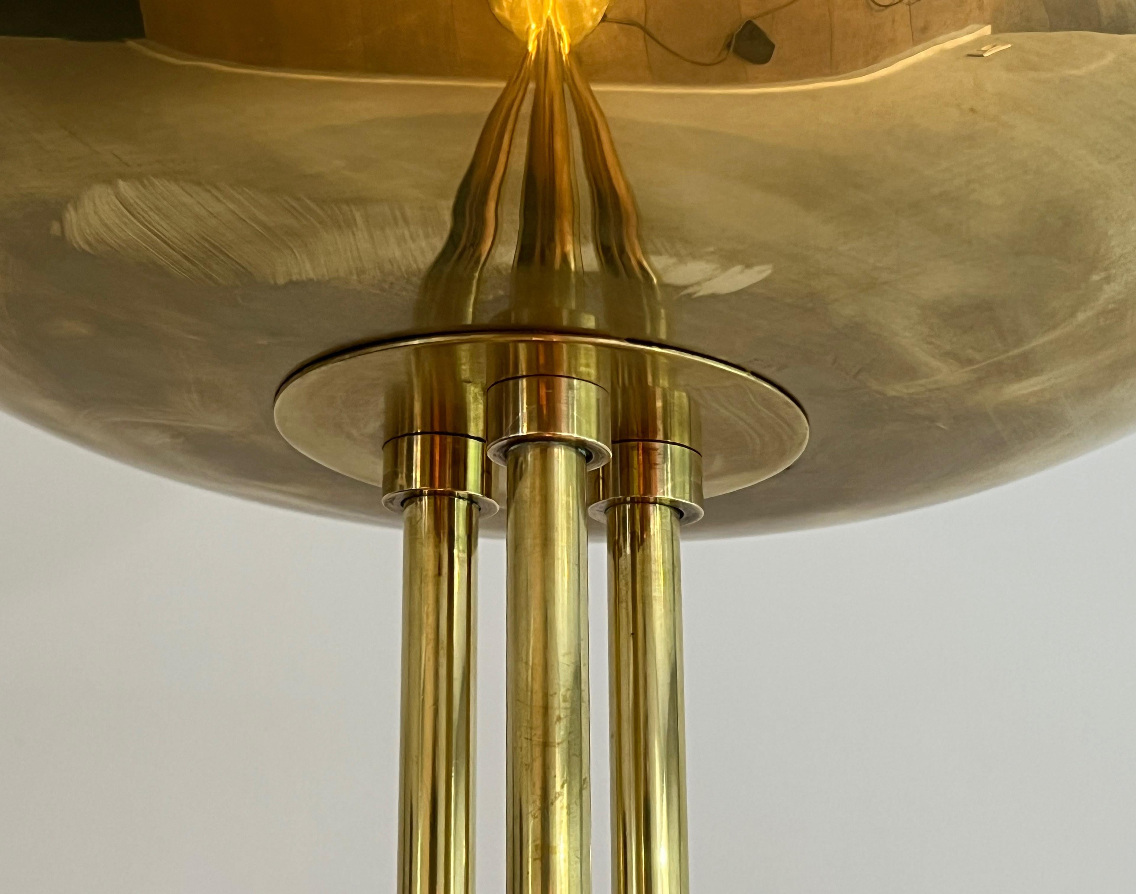 Lampada da terra in ottone di design. Opera francese in stile Art Déco. Circa 1970 in vendita 8