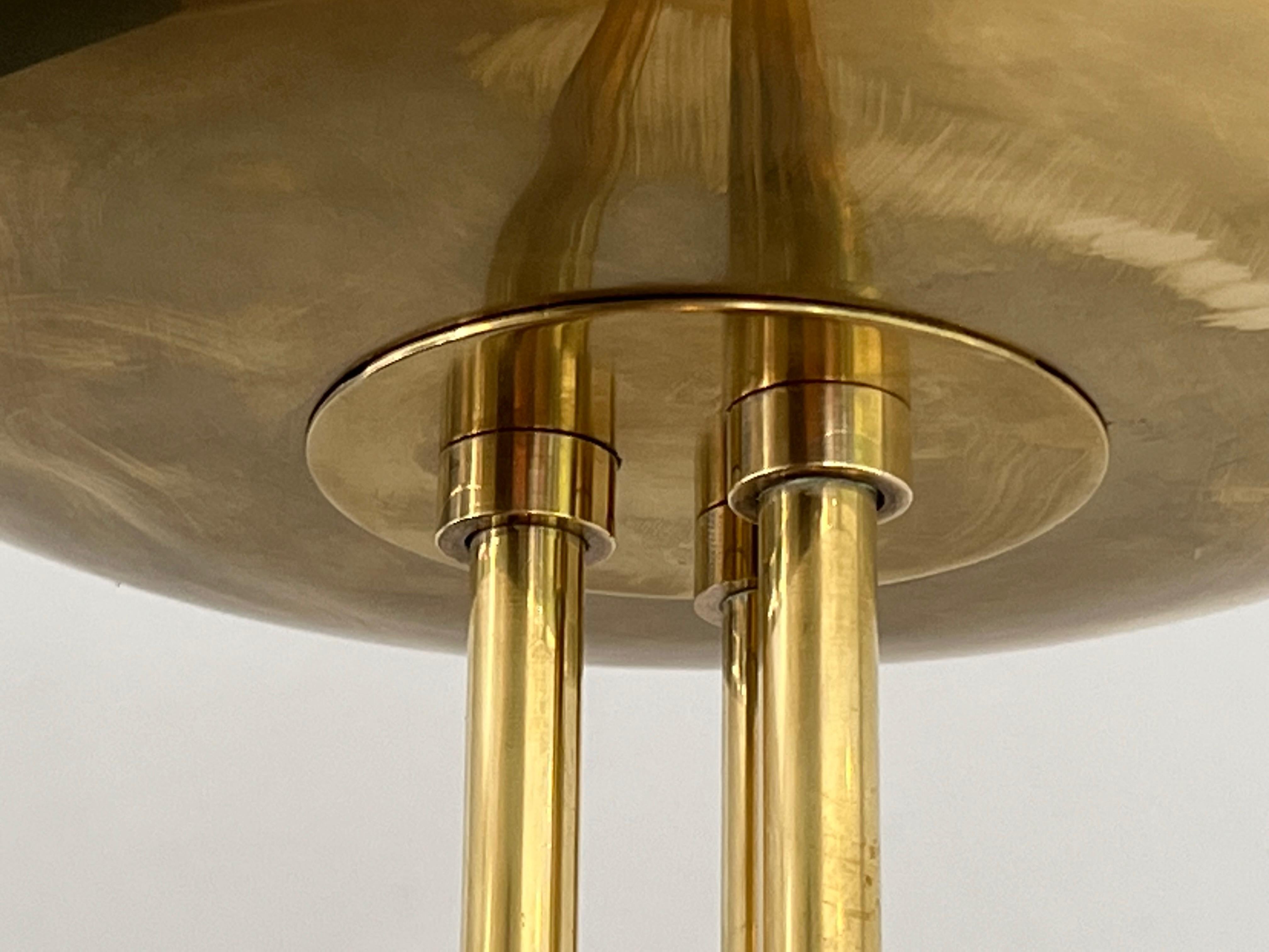 Lampada da terra in ottone di design. Opera francese in stile Art Déco. Circa 1970 in vendita 9