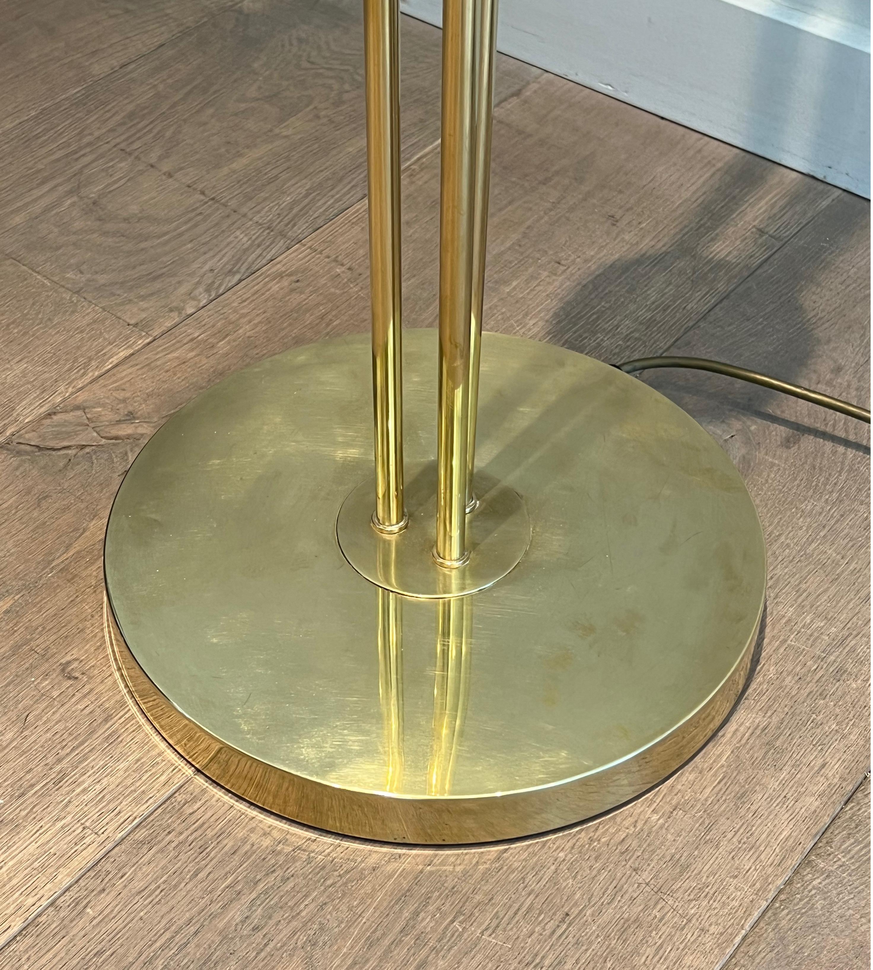 Lampada da terra in ottone di design. Opera francese in stile Art Déco. Circa 1970 in vendita 11