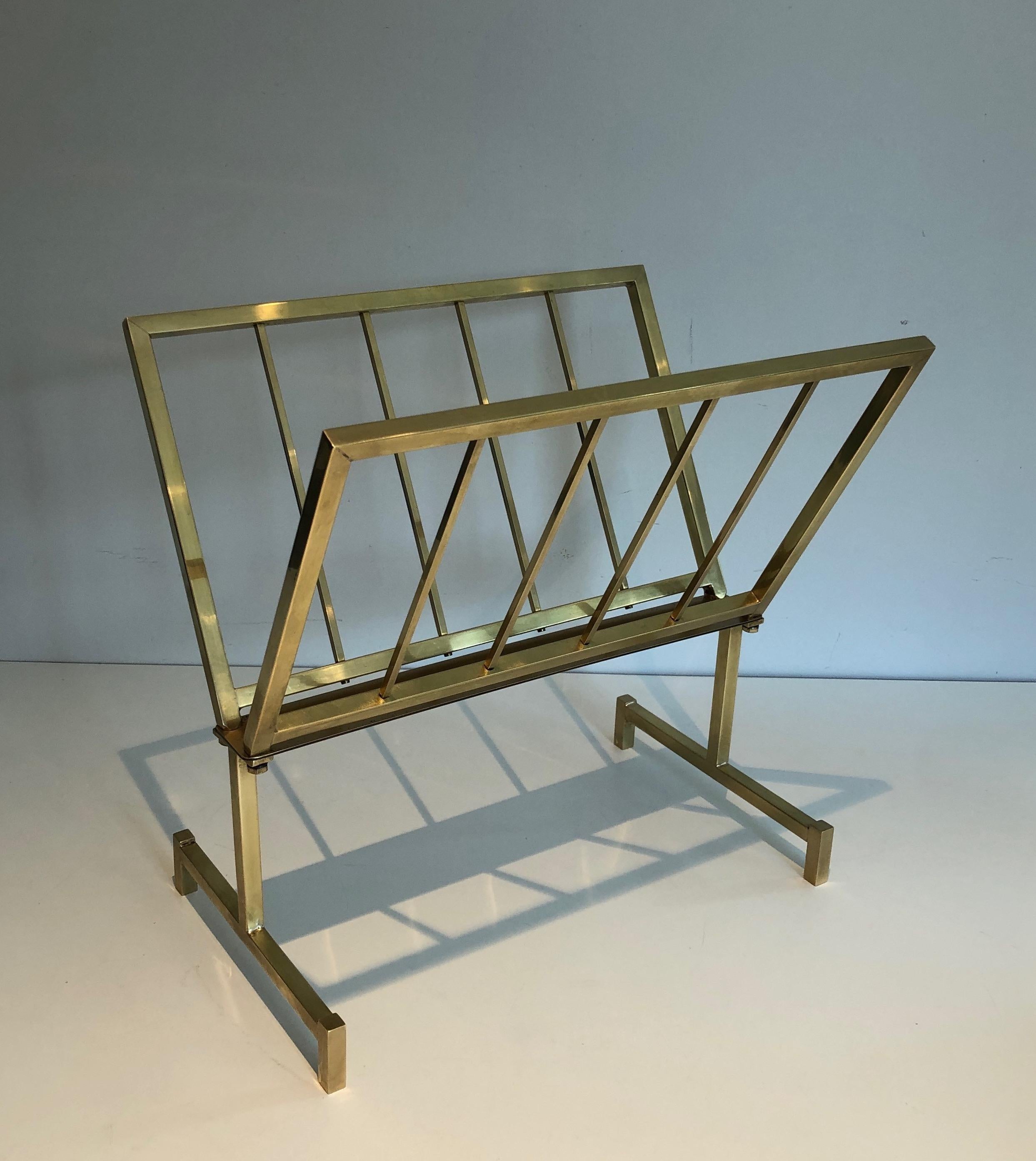 Design brass magazine rack. French work. Circa 1970 For Sale 6