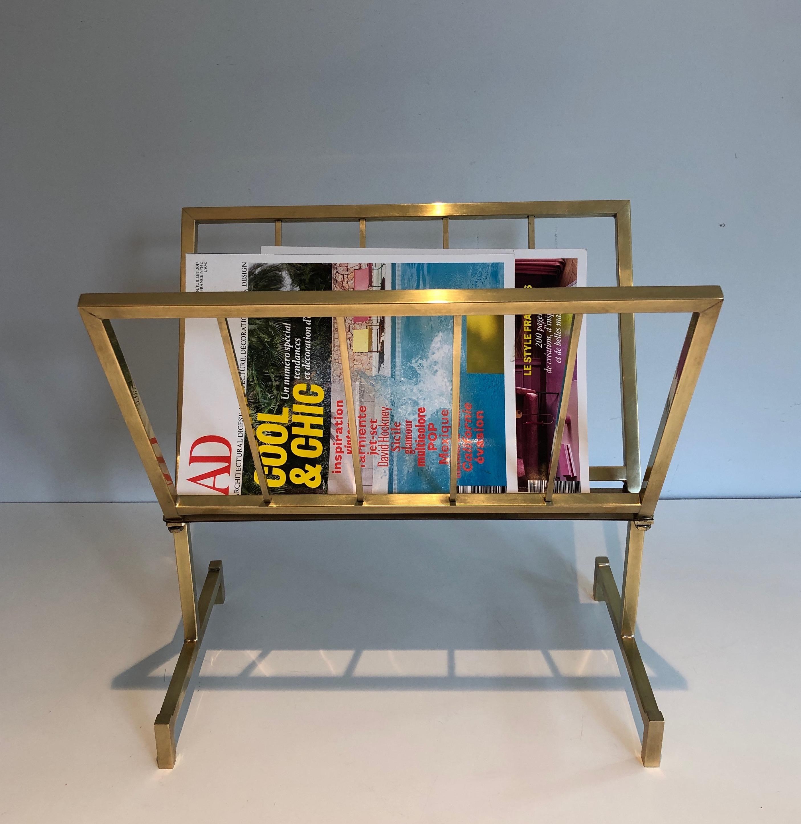 This design magazine rack is made of brass. This is a French work. Circa 1970