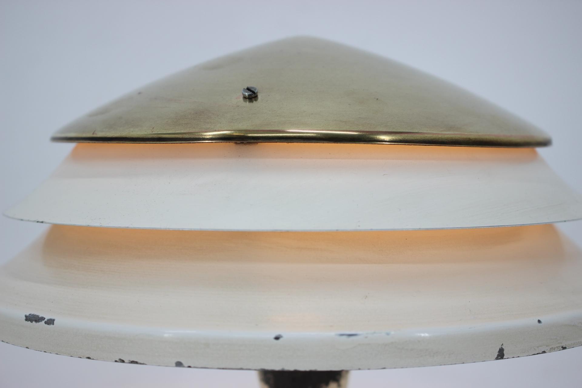 Design Brass Table Lamp by Zukov, Czechoslovakia, 1950s In Good Condition For Sale In Praha, CZ